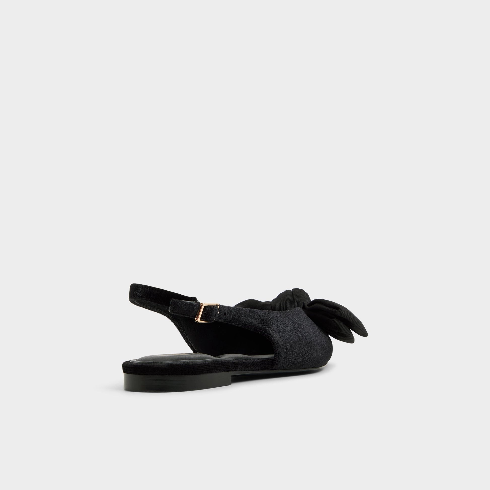 Angle de trois quarts de l'arrière de Noir Festive Ballerine à bride arrière
