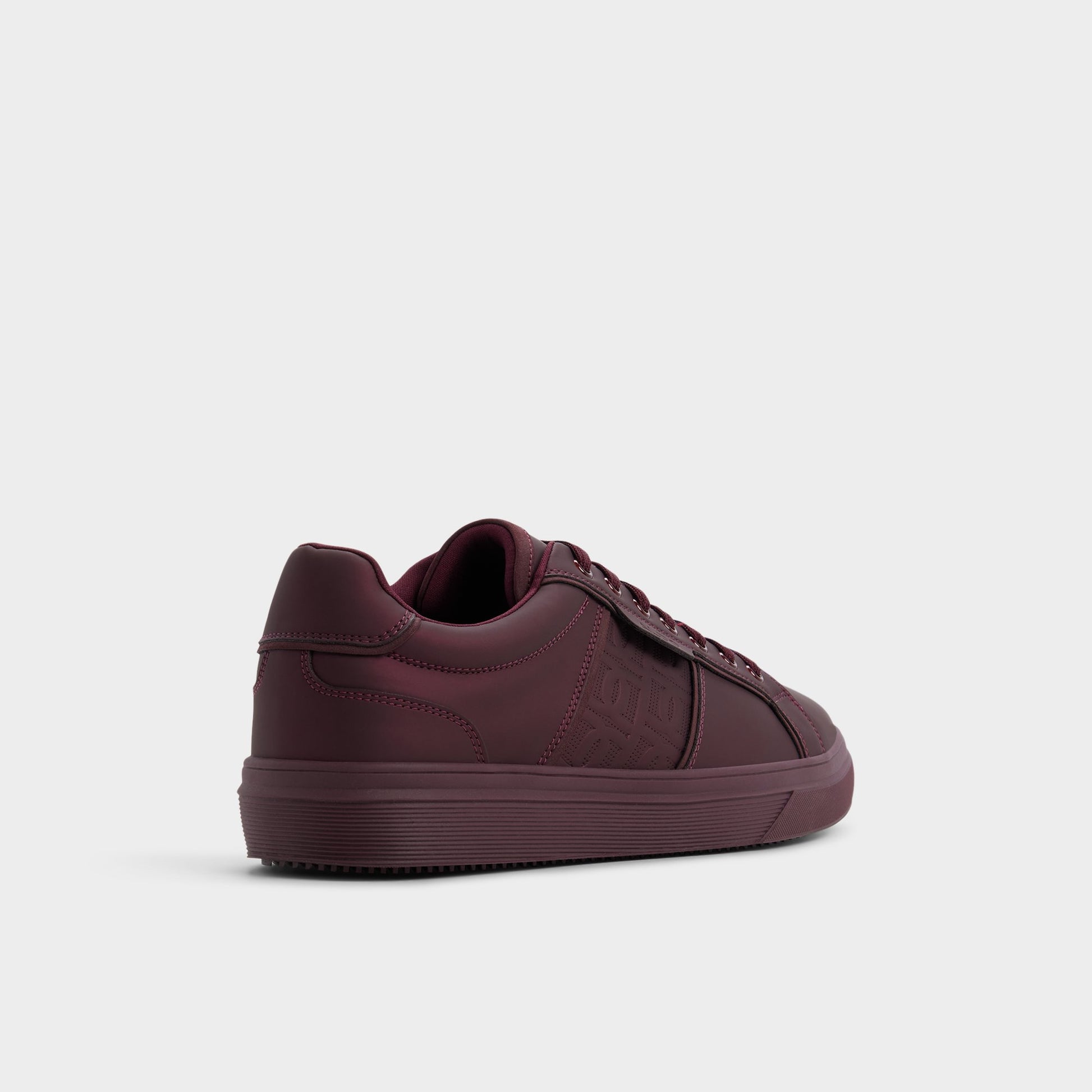 Three-quarter angle of Bordo Ccourtline Low top sneaker's back side