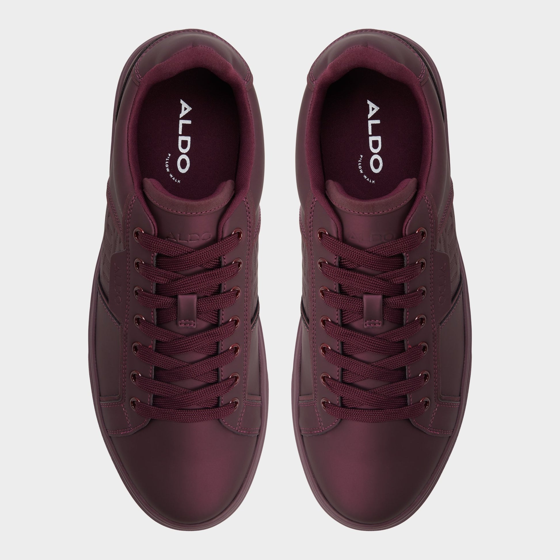 Top-down view of the Bordo Ccourtline Low top sneaker