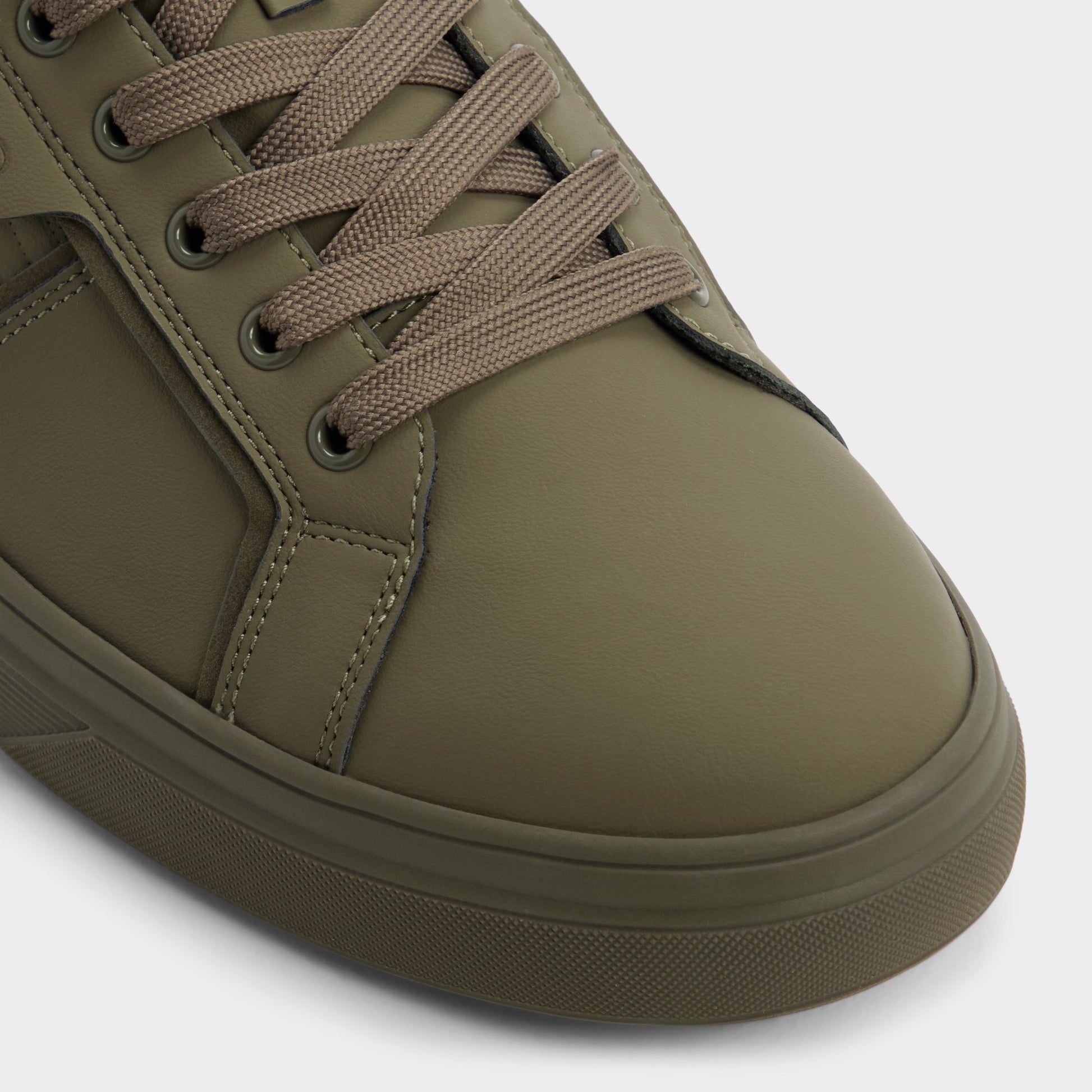 Close-up of the Khaki Ccourtline Low top sneaker