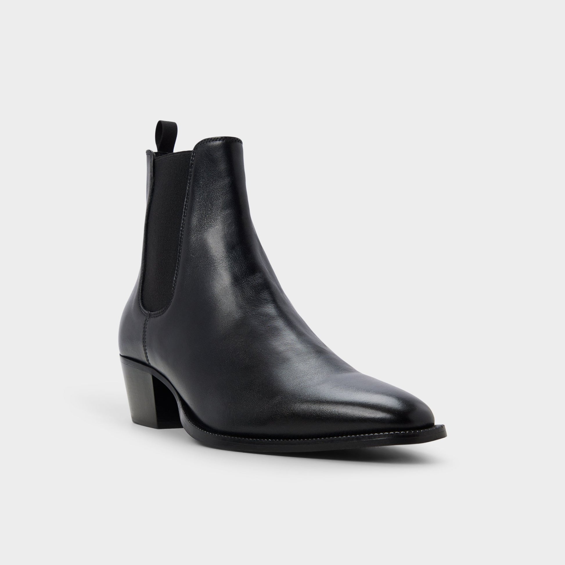 Three-quarter angle of Black Jako Chelsea boot's front side