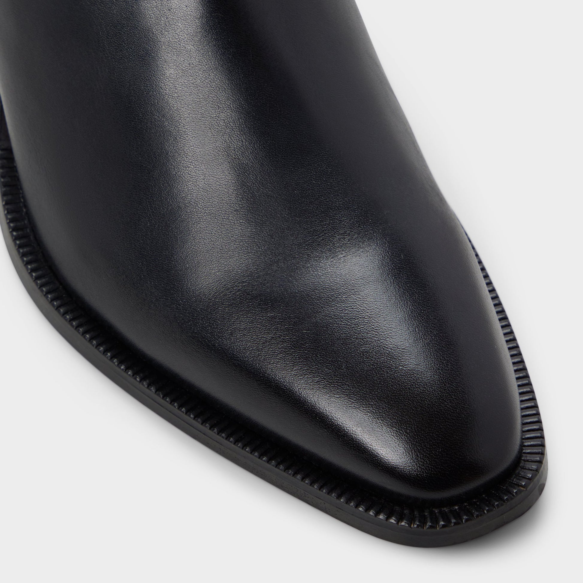 Close-up of the Black Jako Chelsea boot
