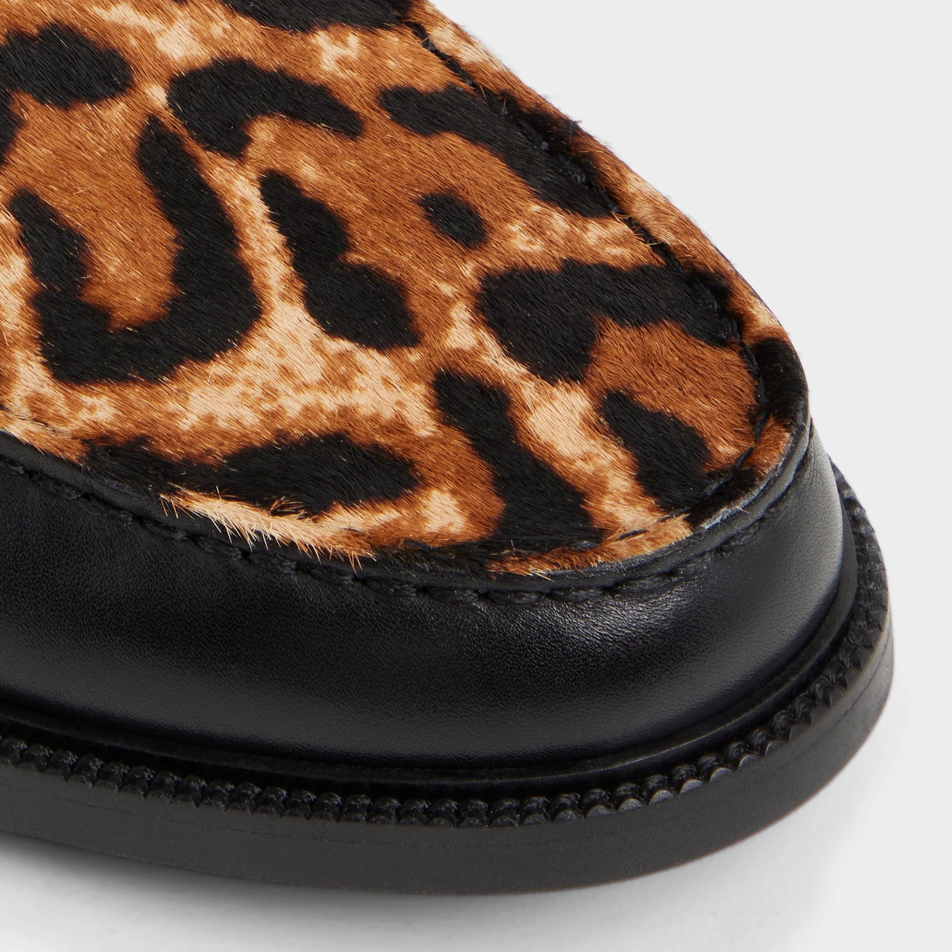 Close-up of the Black combo Kieran Loafer