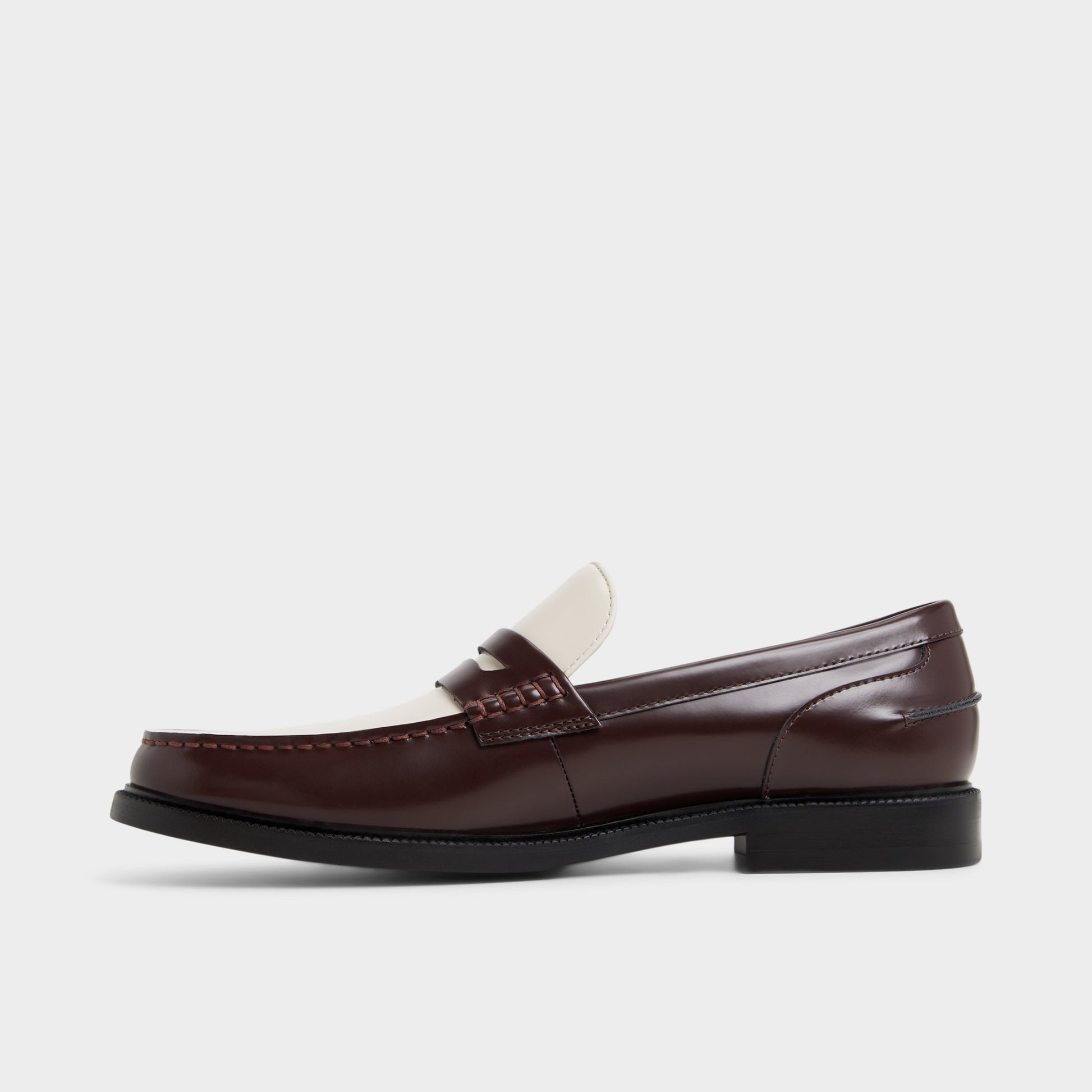 Side view of Bordo Kieran Loafer
