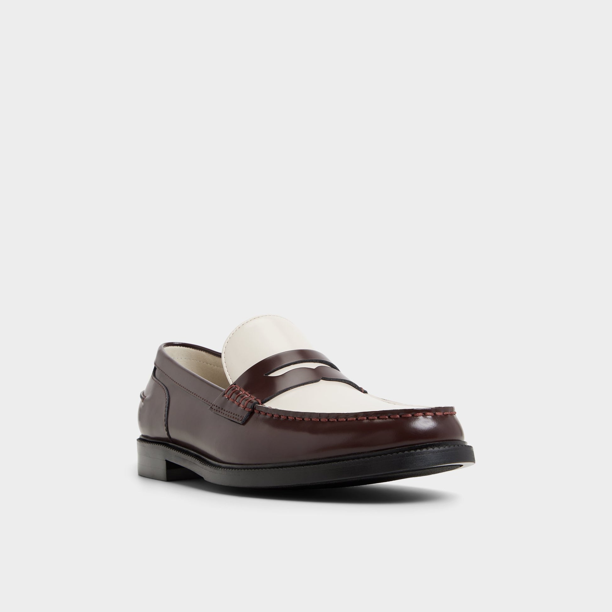 Three-quarter angle of Bordo Kieran Loafer's front side