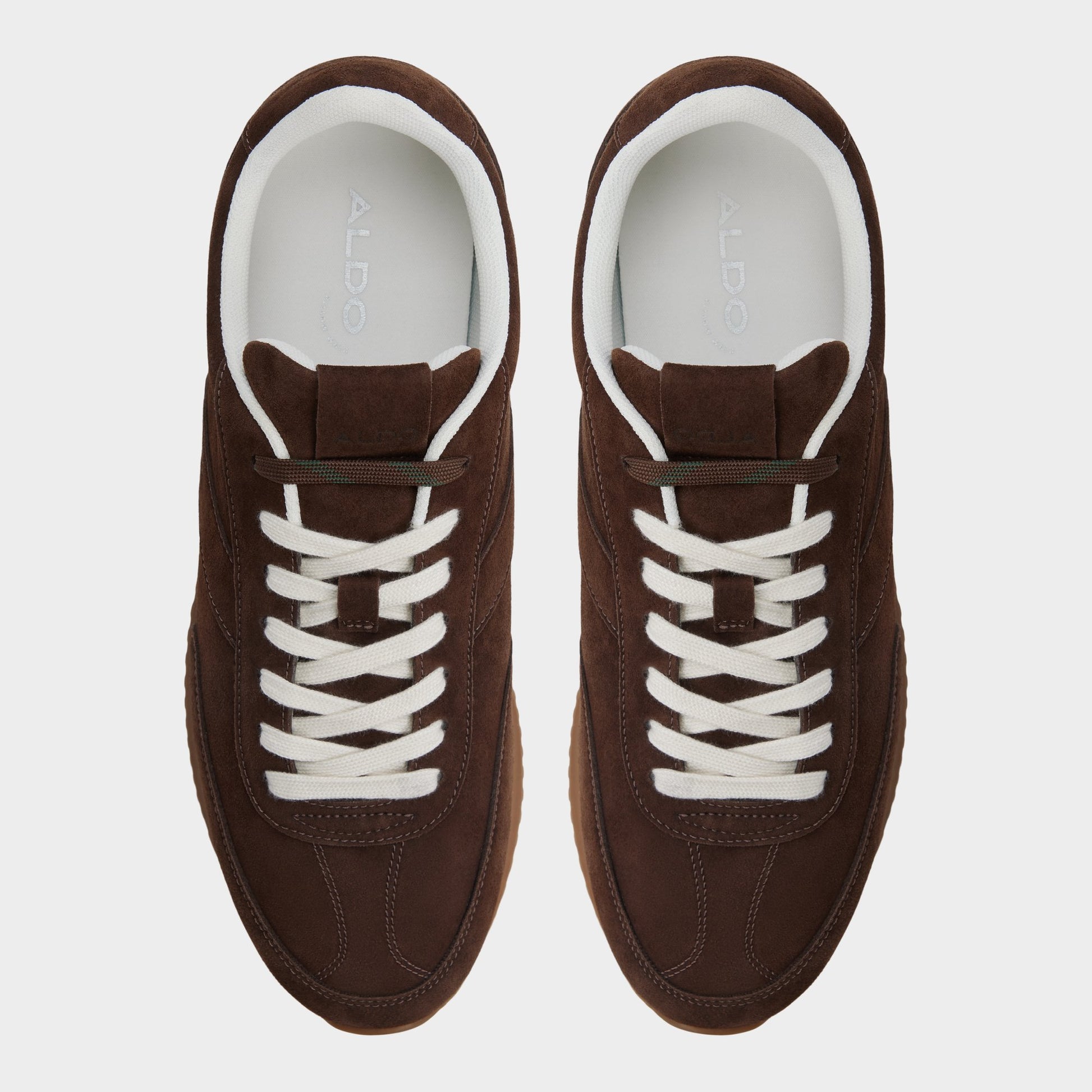 Top-down view of the Dark brown Nathaniel Low top sneaker
