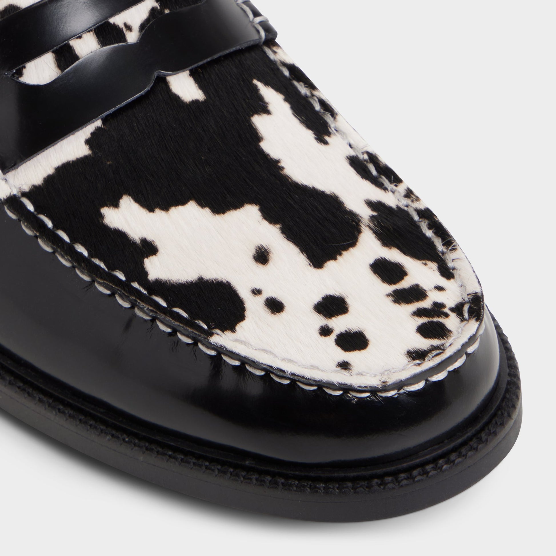 Close-up of the Black combo Kieran Loafer
