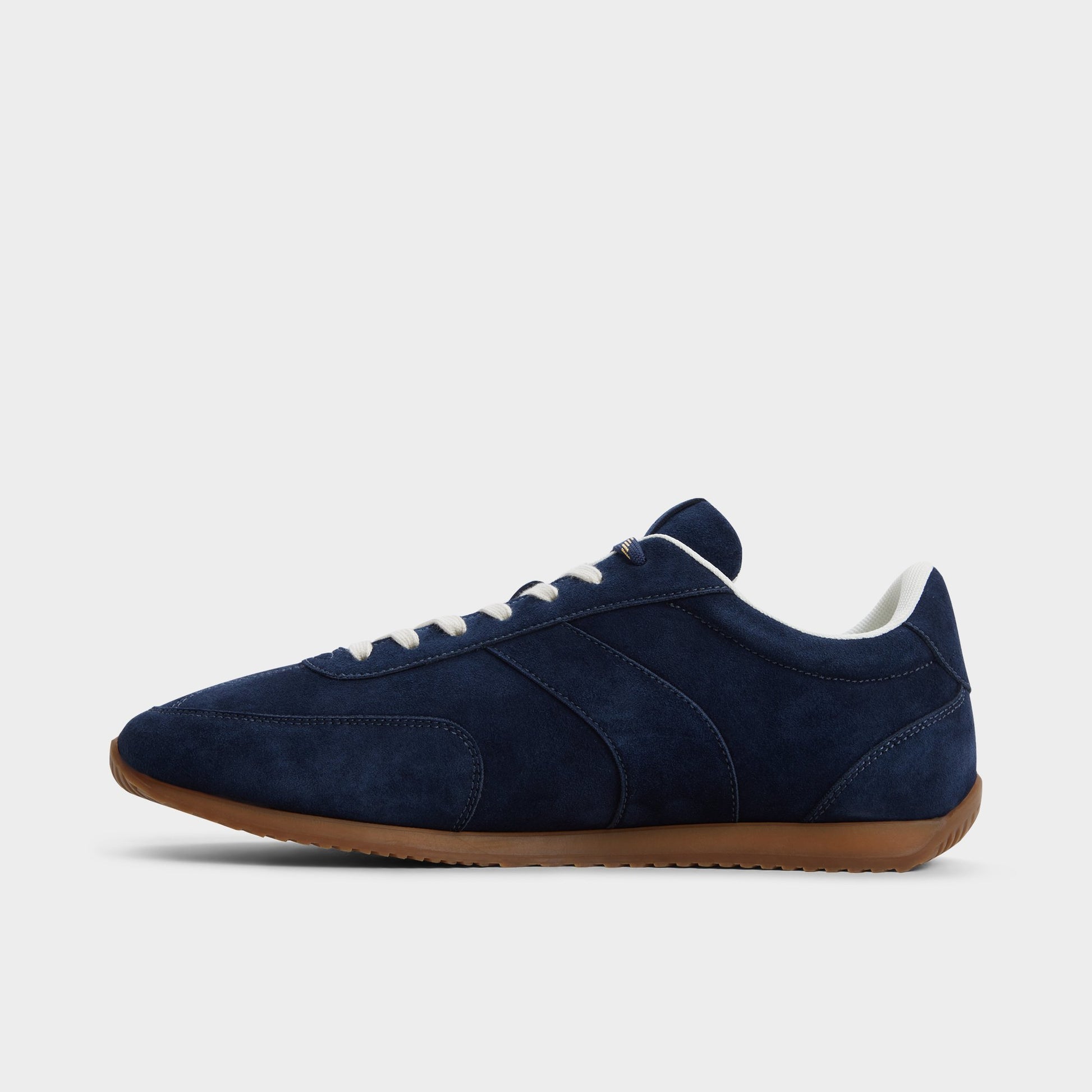 Side view of Navy Nathaniel Low top sneaker