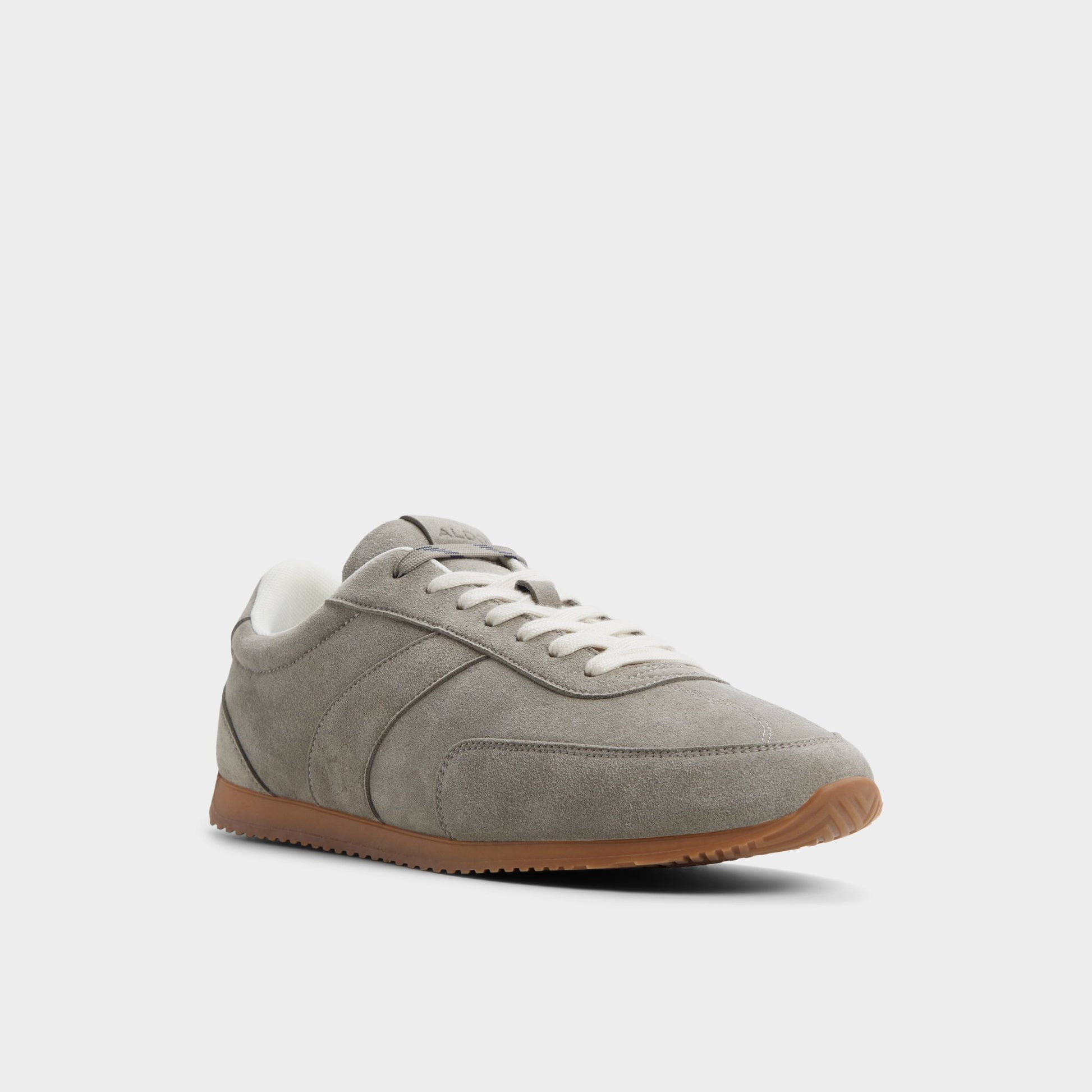 Three-quarter angle of Light grey Nathaniel Low top sneaker's front side