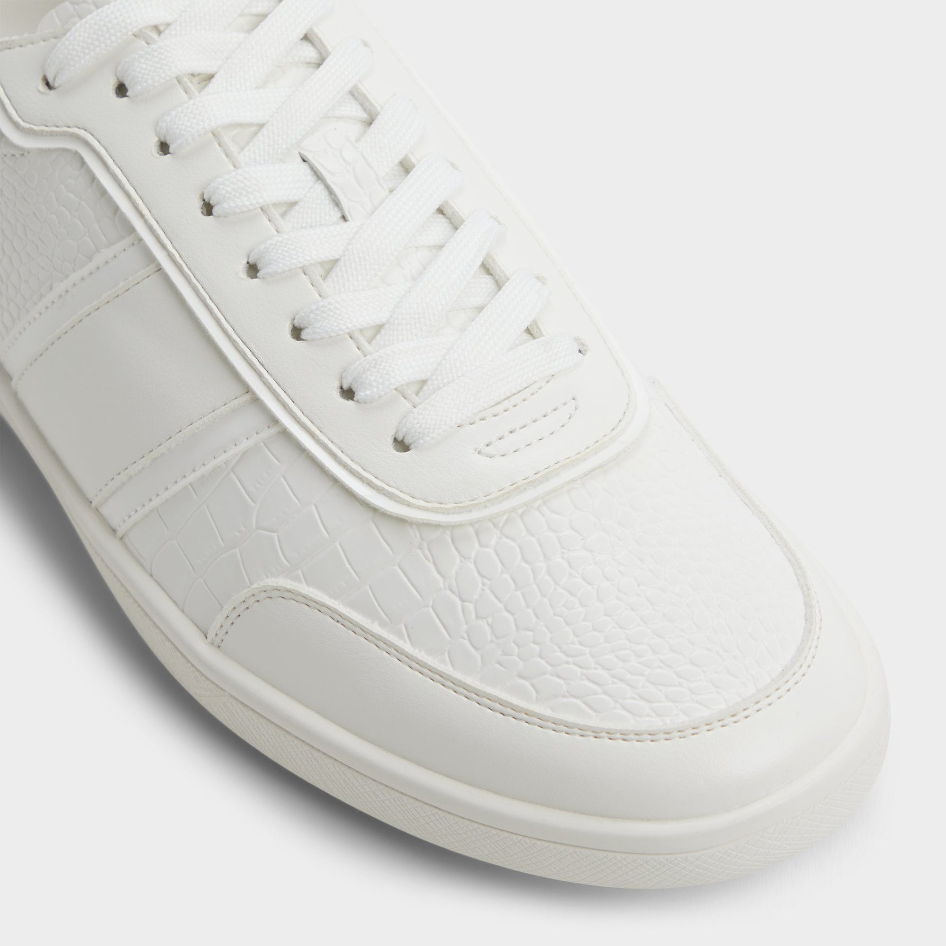 Close-up of the White Combo Uptown Low top sneaker