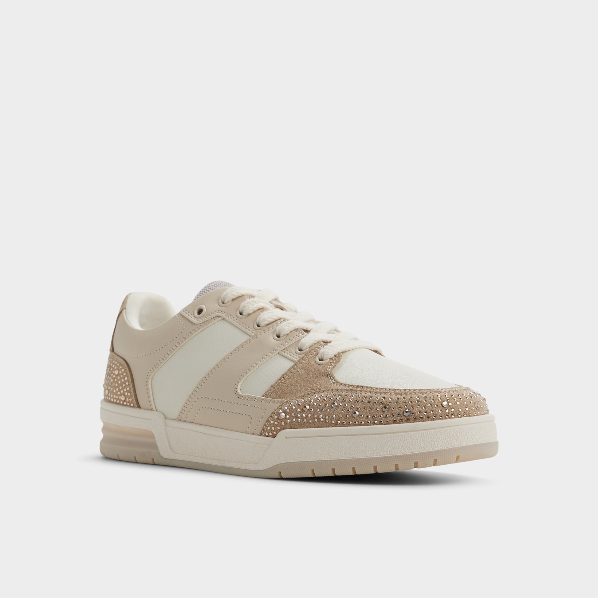 Three-quarter angle of Light beige Kian Low top sneaker's front side