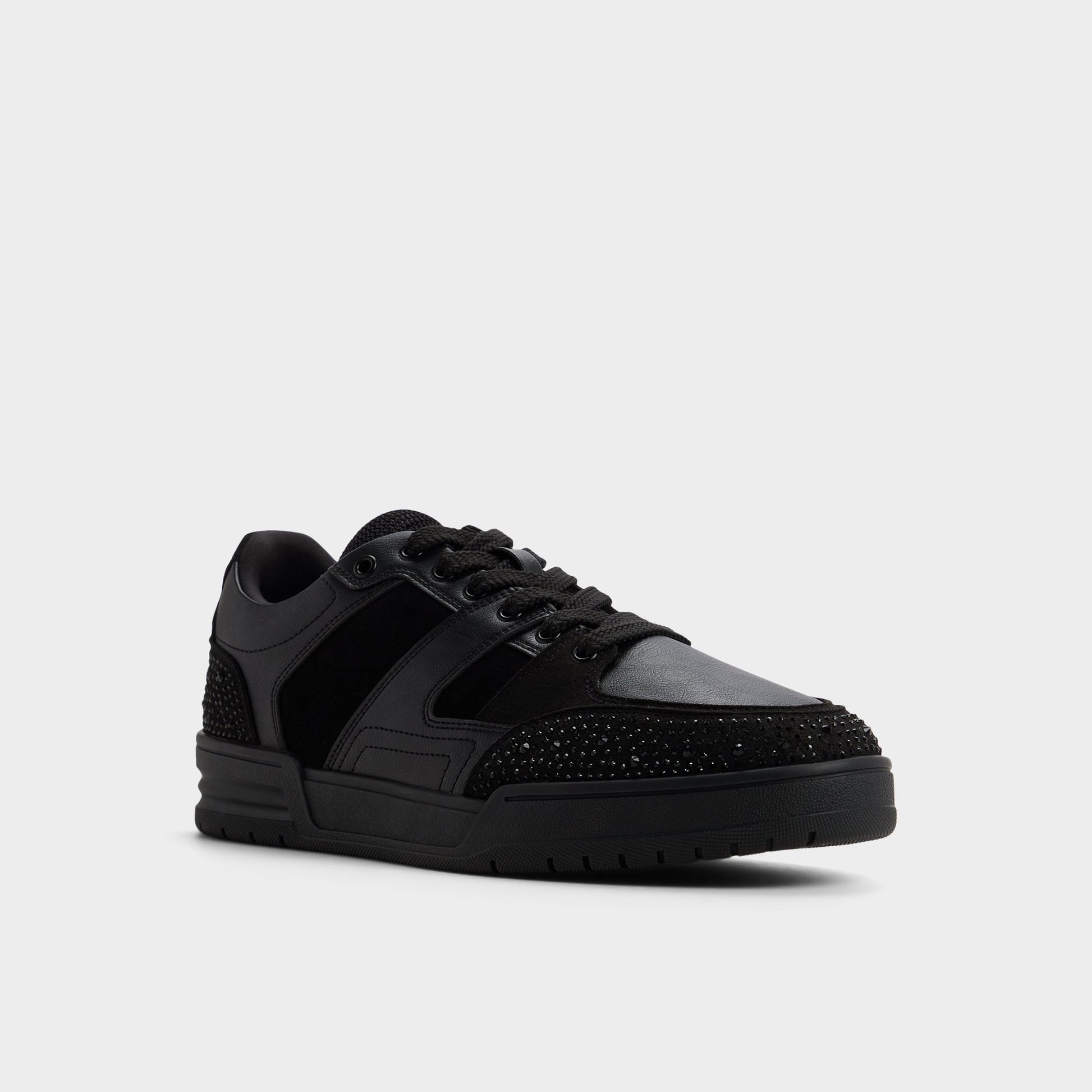 Three-quarter angle of Black Kian Low top sneaker's front side