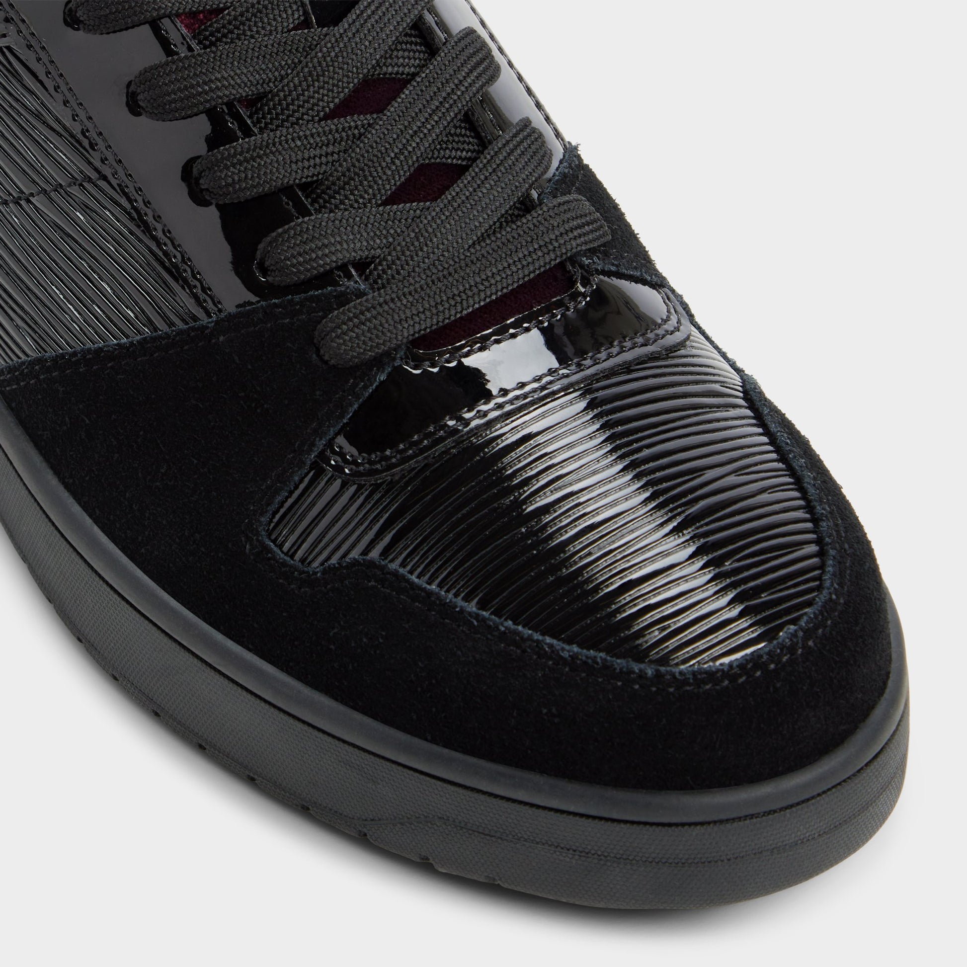 Close-up of the Black combo Zethan Low top sneaker