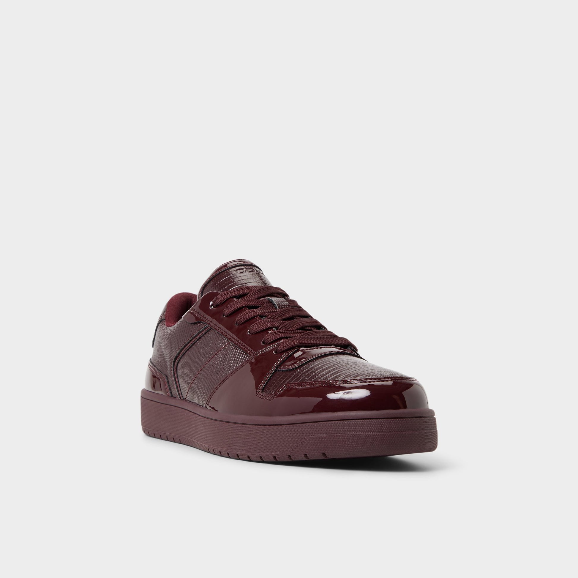 Three-quarter angle of Bordo Zethan Low top sneaker's front side