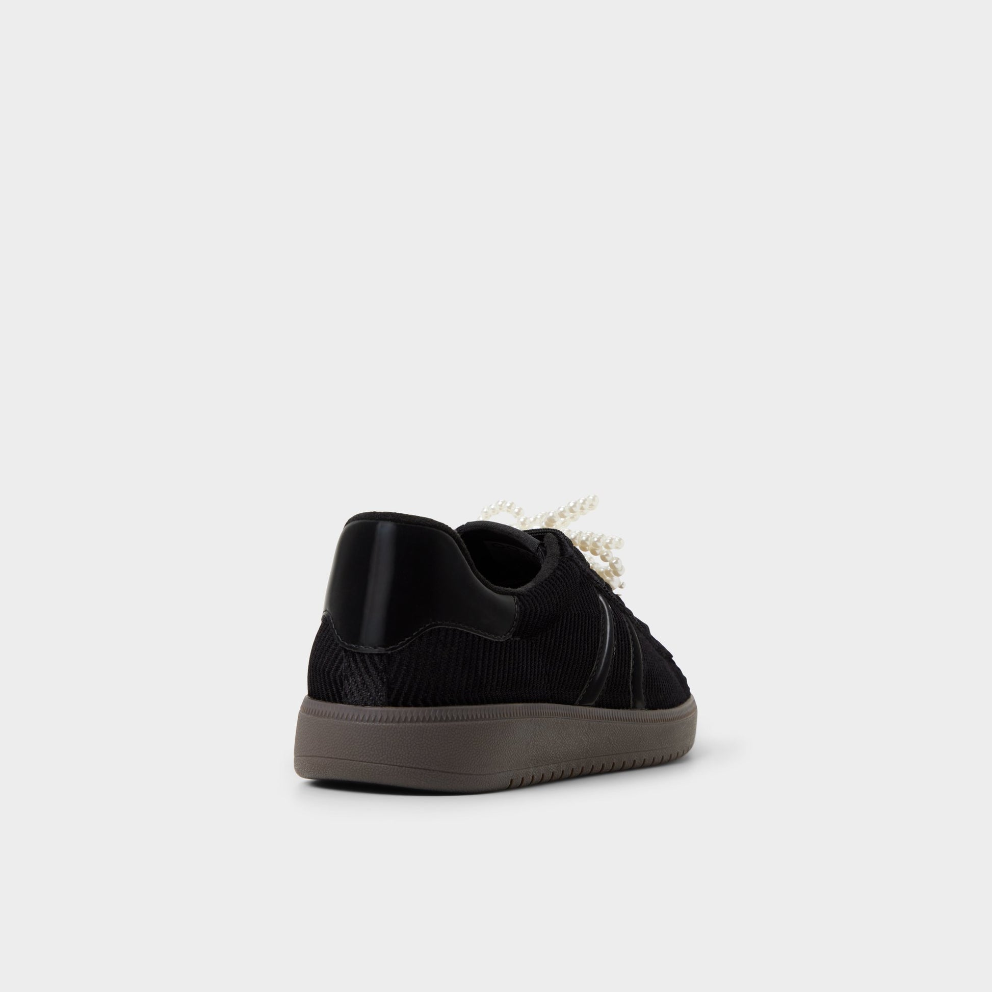 Three-quarter angle of Black/black Chicsneaker2 Low top sneaker's back side