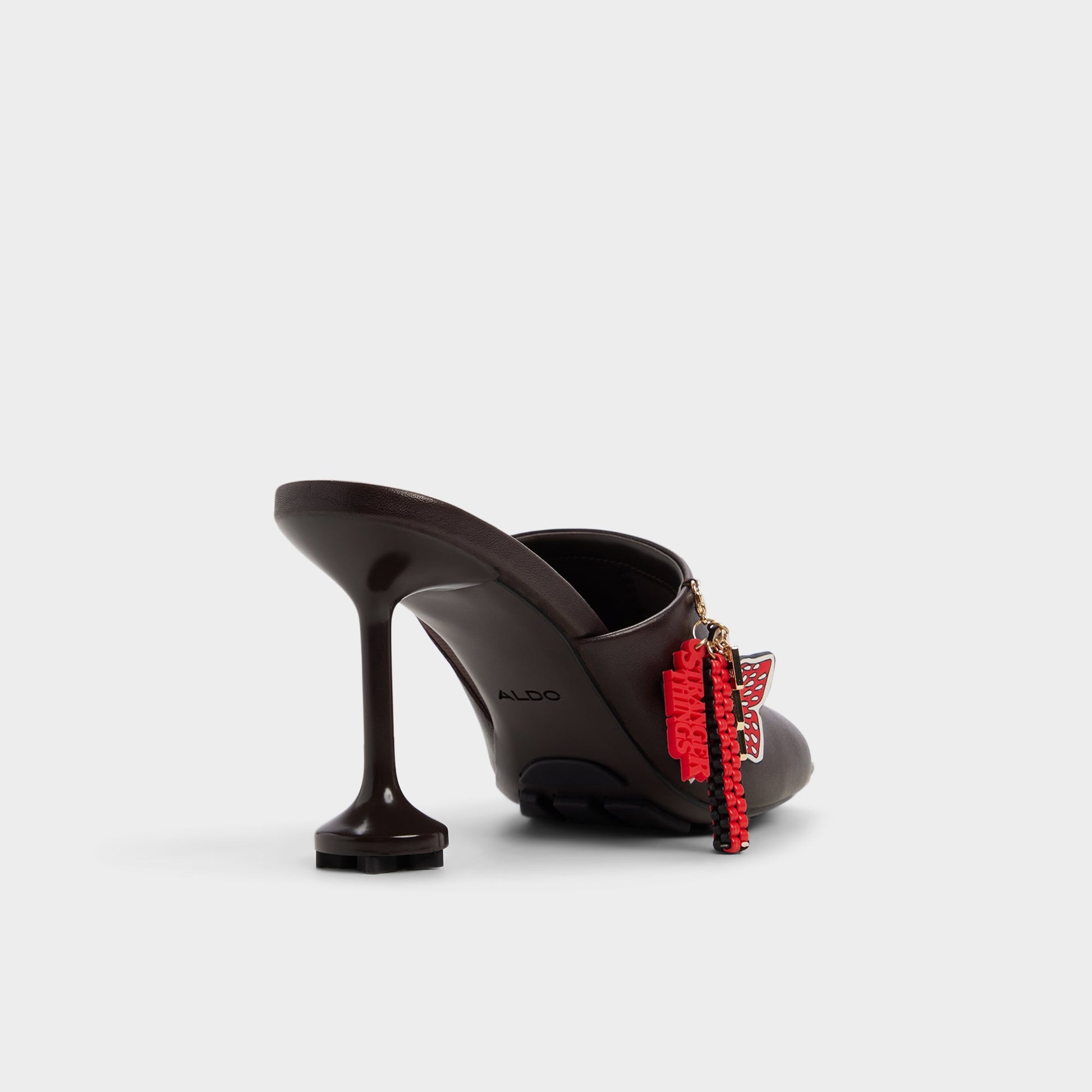Angle de trois quarts de l'arrière de Marron Foncé Demogorgon Sandale à talon haut pour femmes