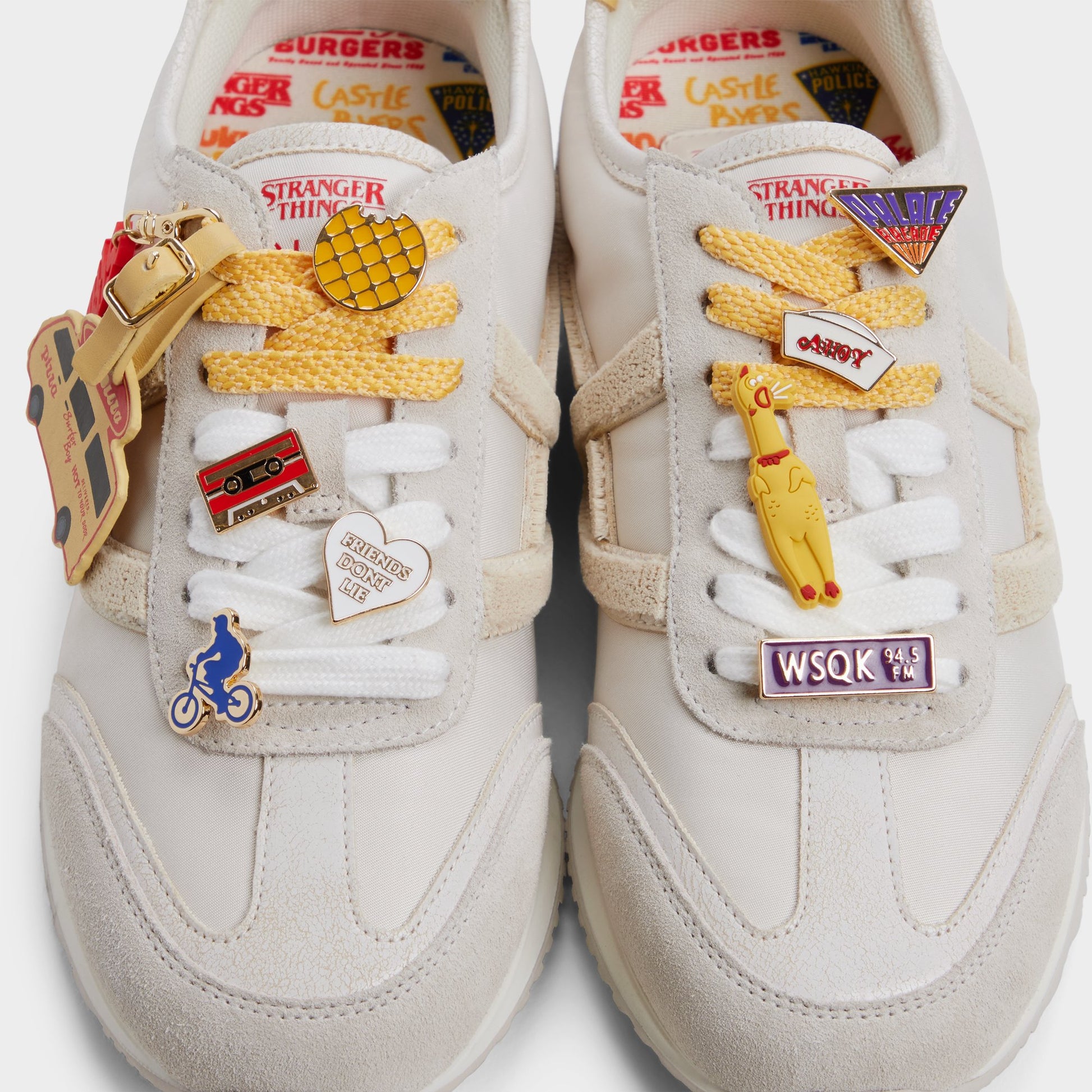 Vue en surbrillance d'une paire de Blanc Pineapplepizza Sneaker pour femmes s