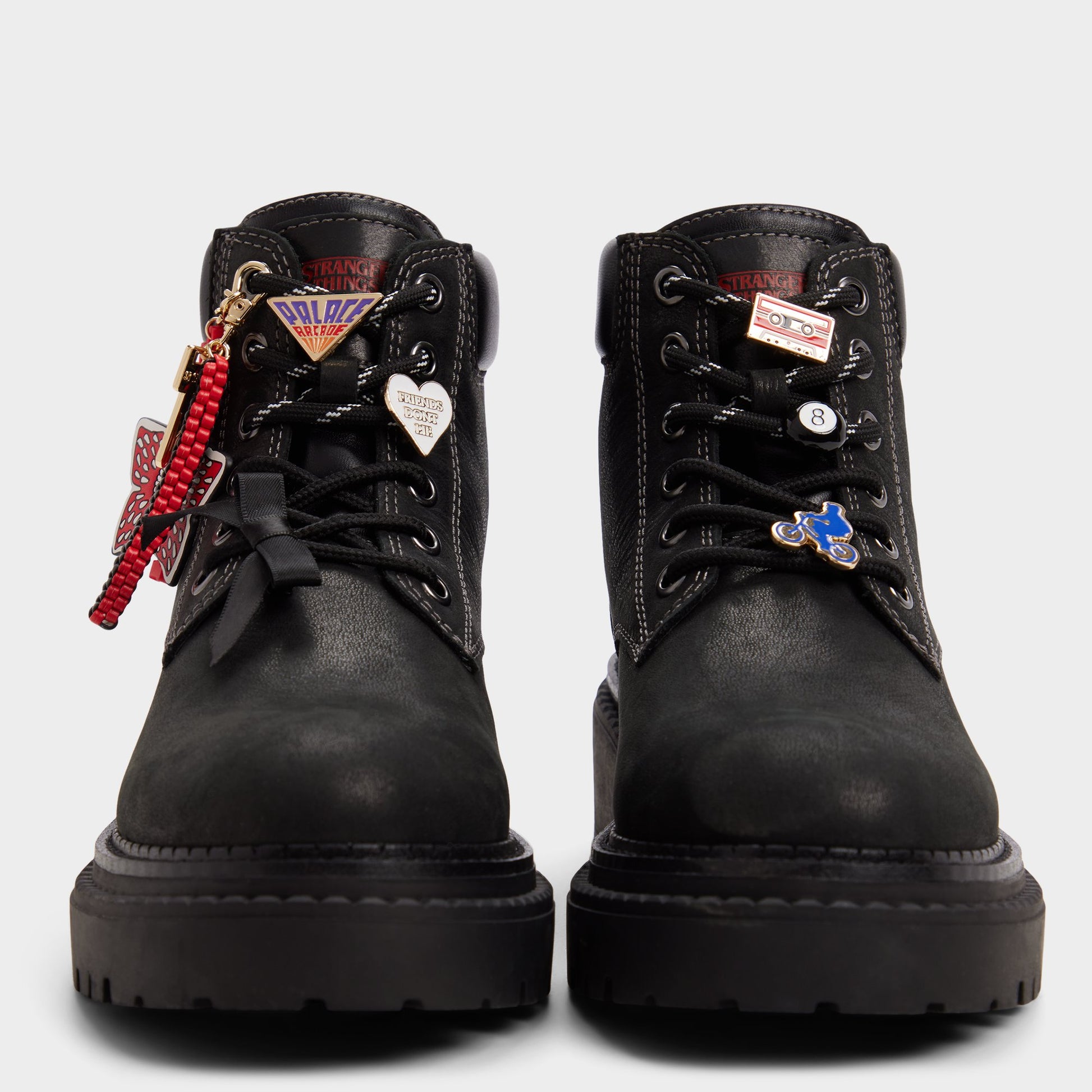 Vue en surbrillance d'une paire de Noir Therift Botte pour femmes s