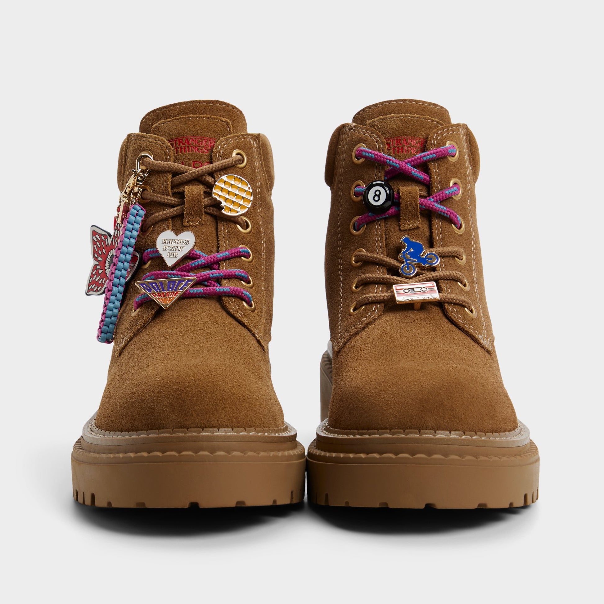 Vue en surbrillance d'une paire de Sable Therift Botte pour femmes s