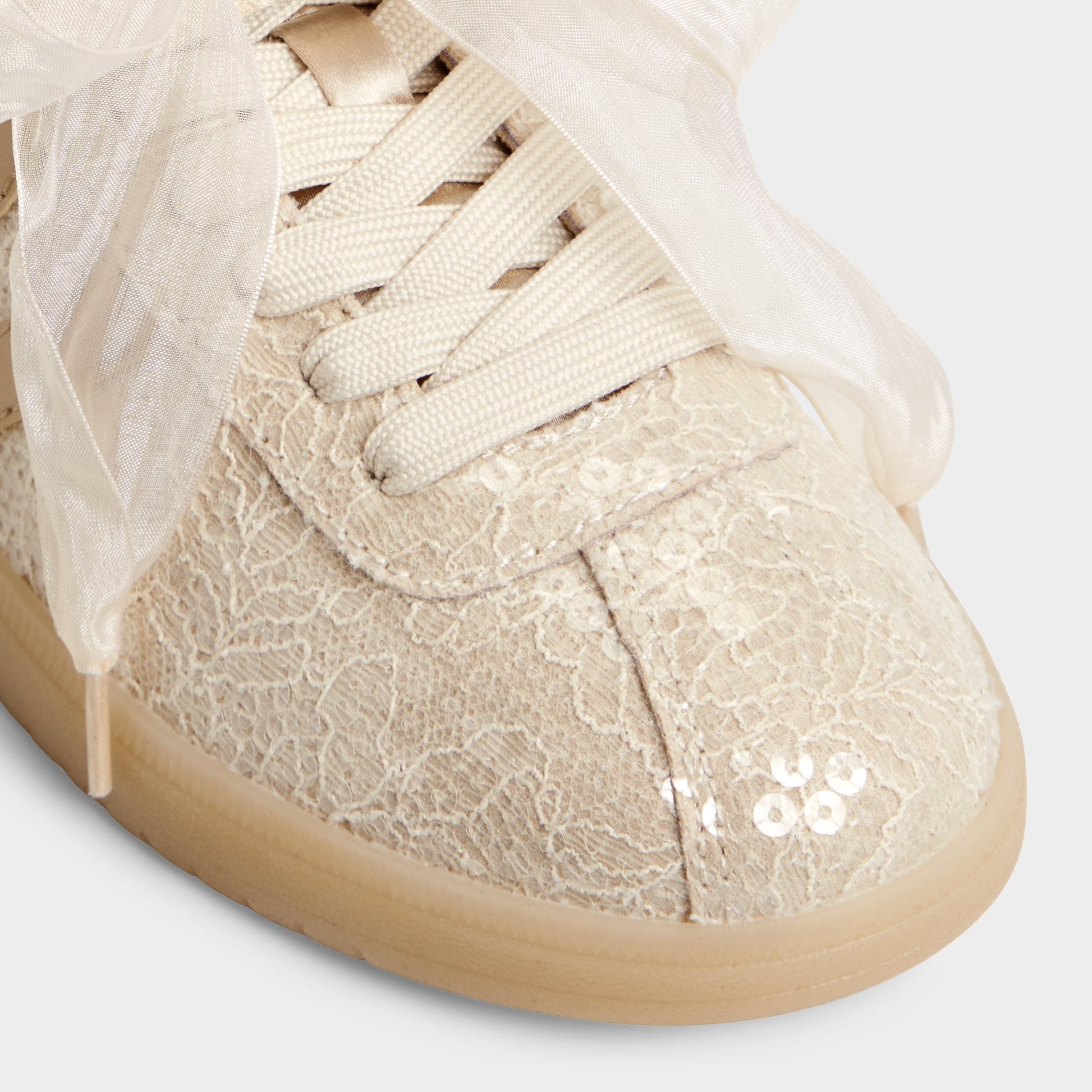 Gros plan de la Autre Blanc Itsneaker Sneaker