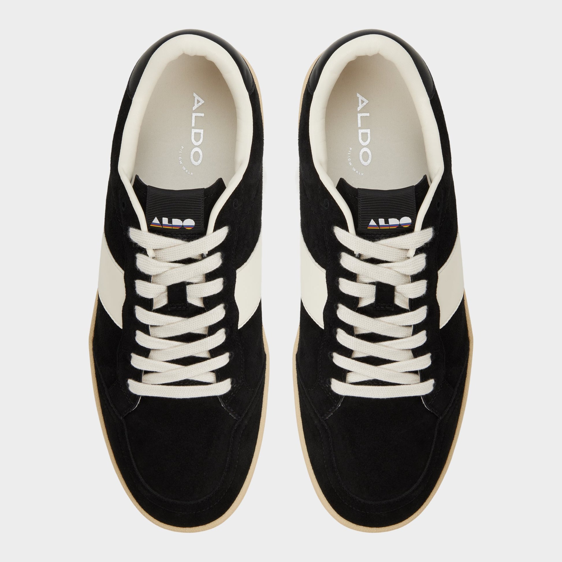 Vue de dessus de la Noir Roscoe Sneaker bas