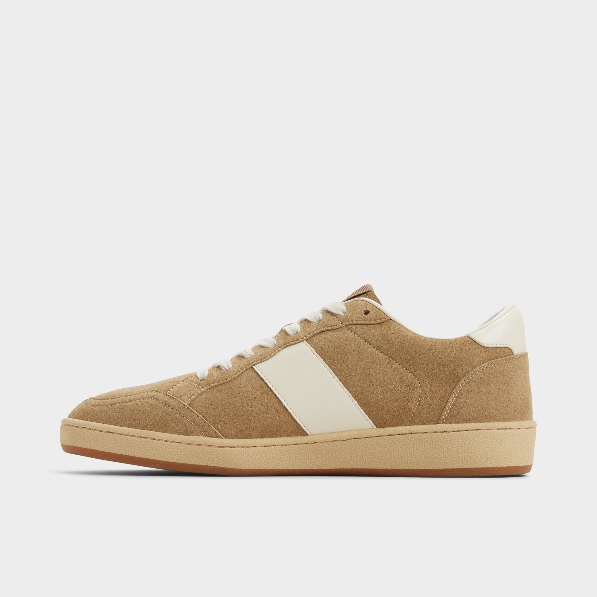 Side view of Sand Roscoe Low top sneaker