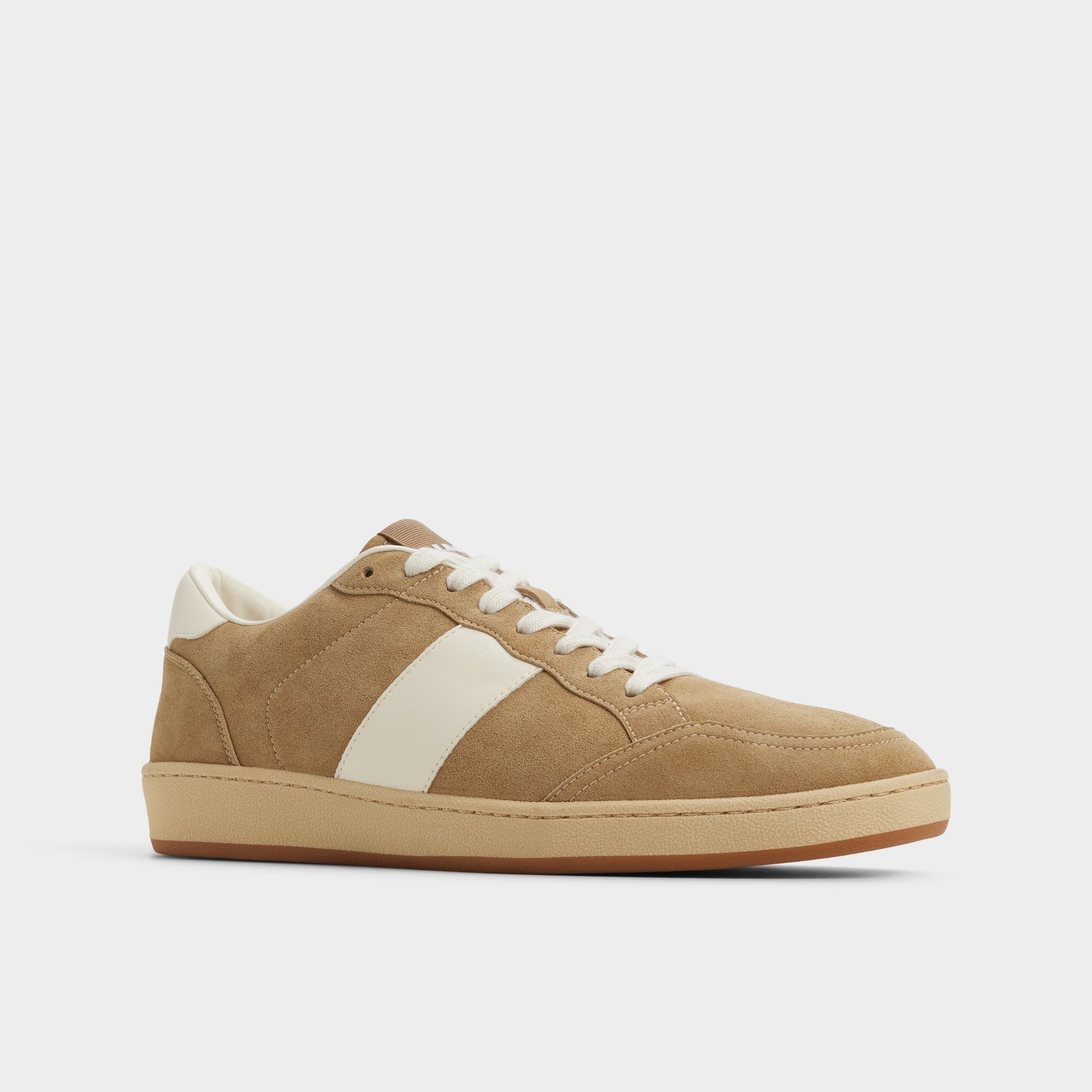 Three-quarter angle of Sand Roscoe Low top sneaker's front side