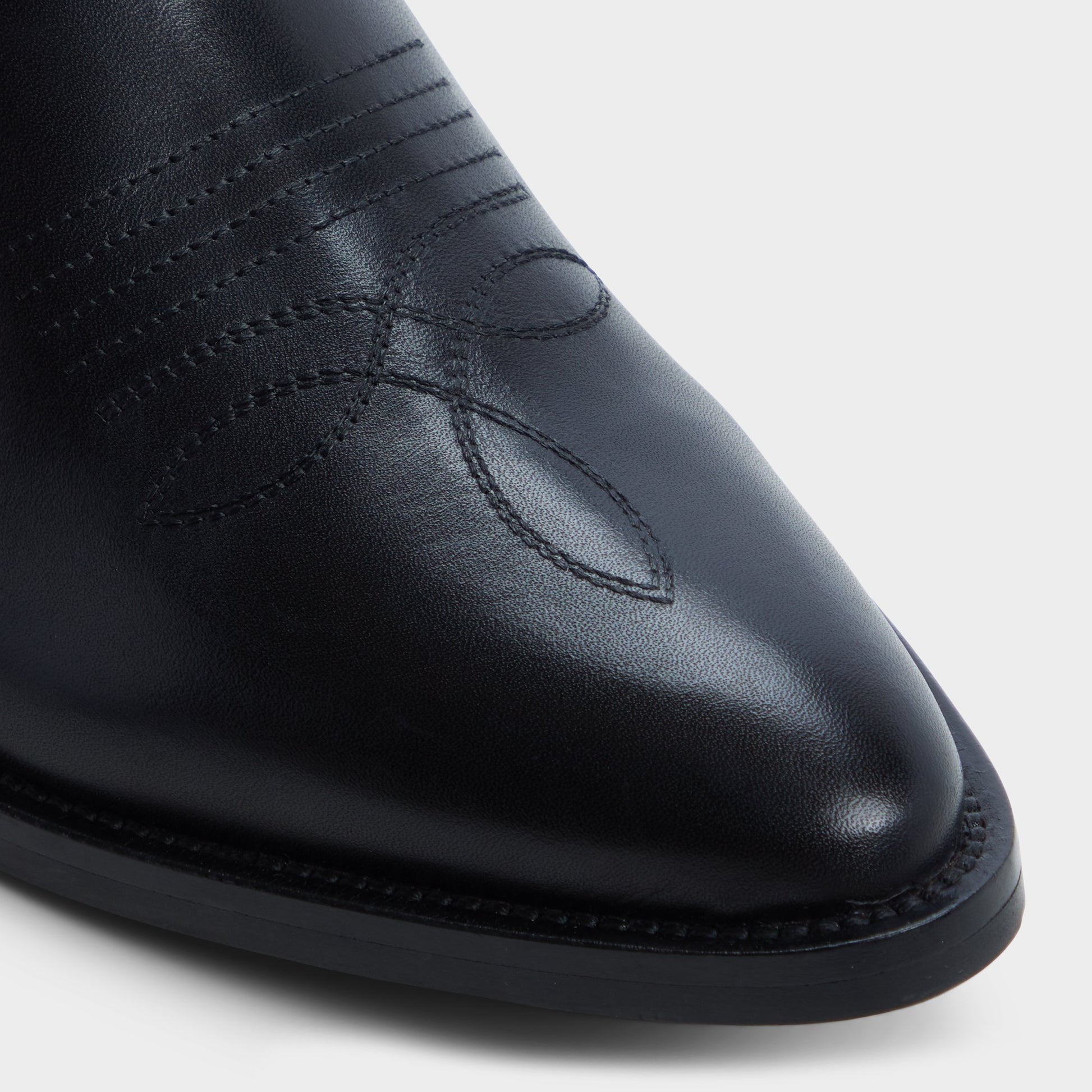 Gros plan de la Noir Arvin Ankle boot
