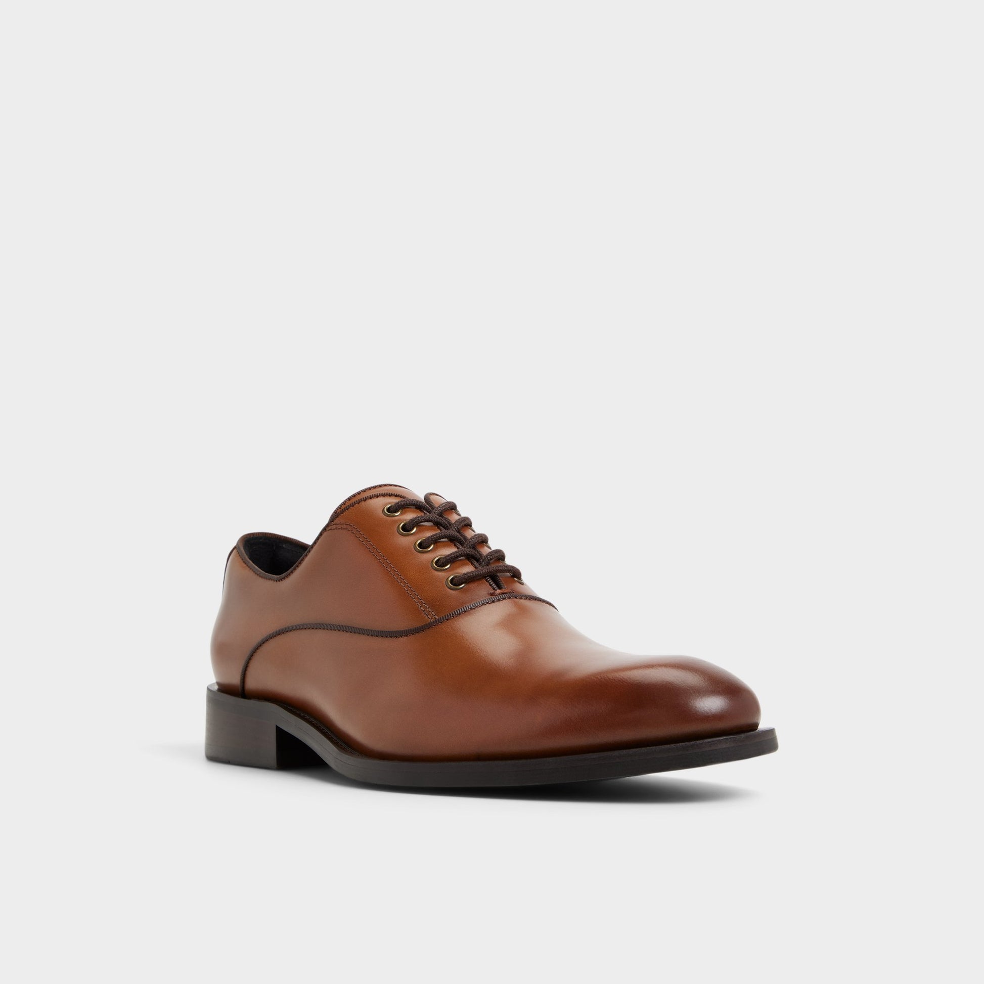 Three-quarter angle of Cognac Braz Oxford shoe's front side
