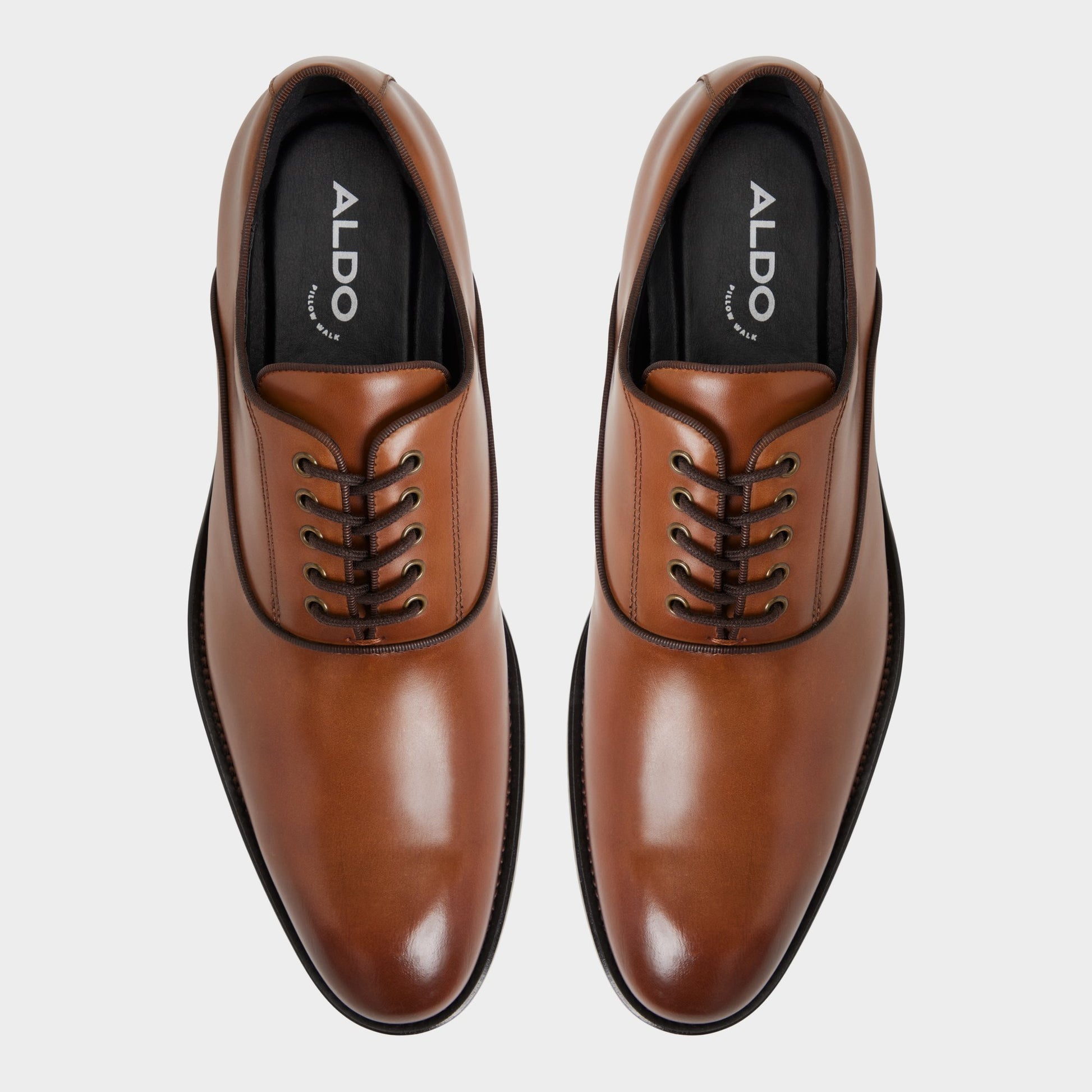 Top-down view of the Cognac Braz Oxford shoe