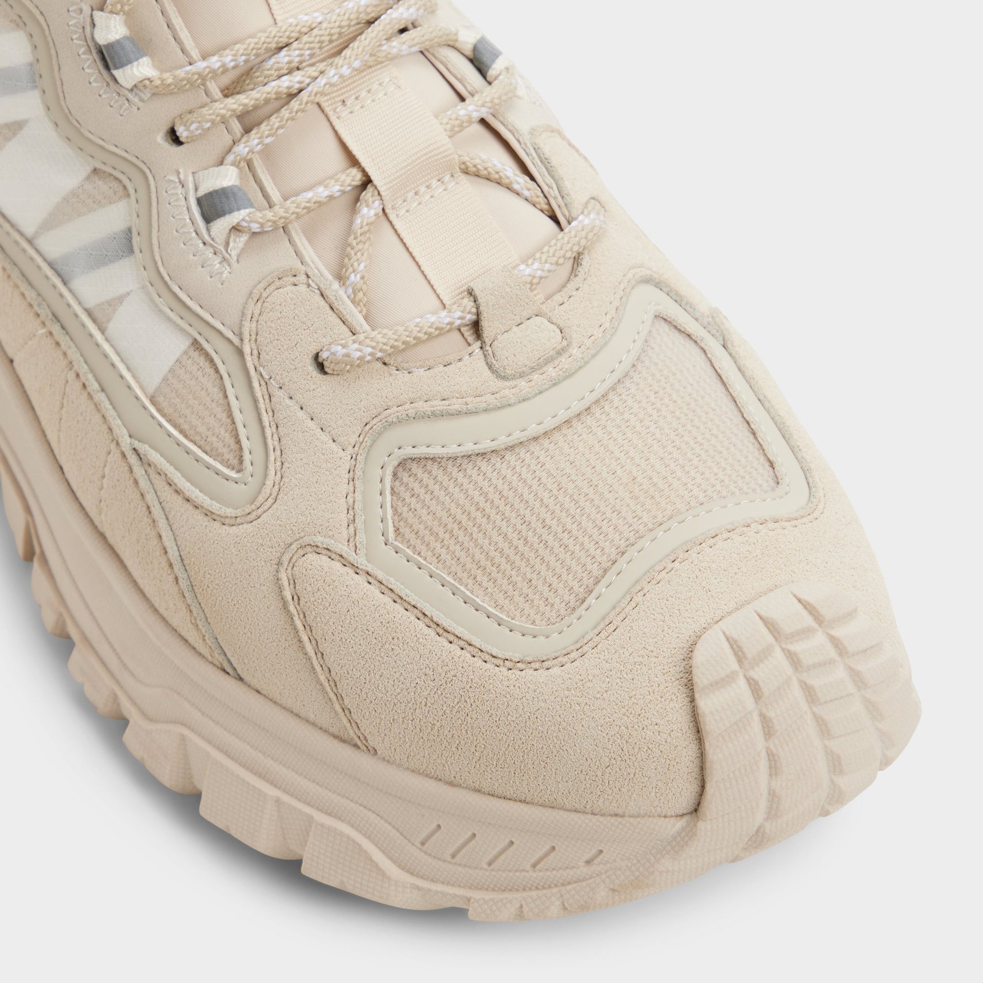 Close-up of the Medium beige Lynx Lace-up boot