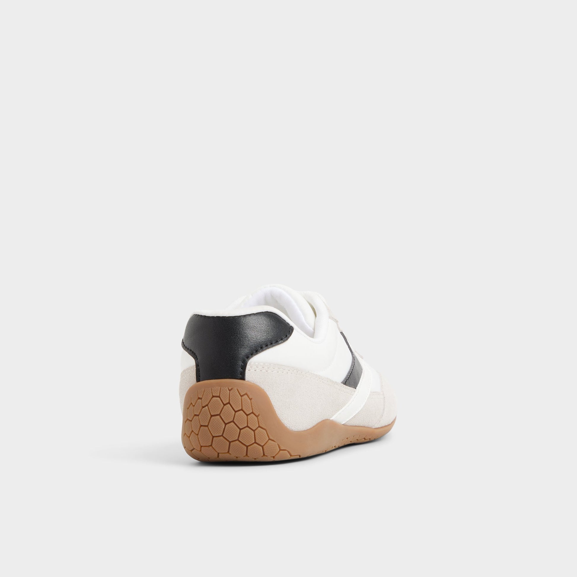 Three-quarter angle of White/grey Coolchic Jogger sneaker's back side
