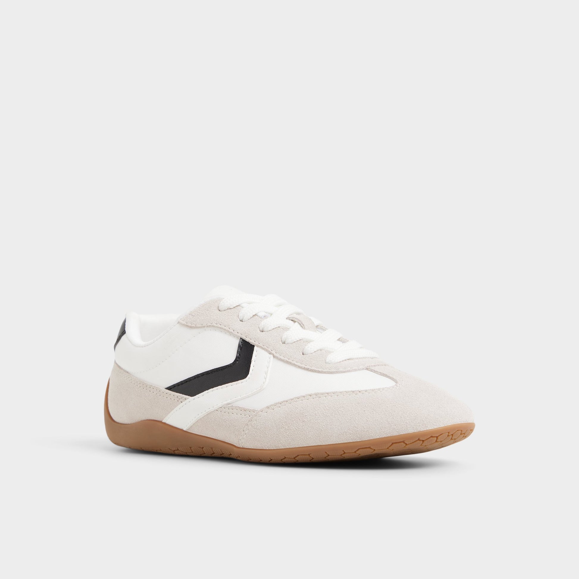 Three-quarter angle of White/grey Coolchic Jogger sneaker's front side