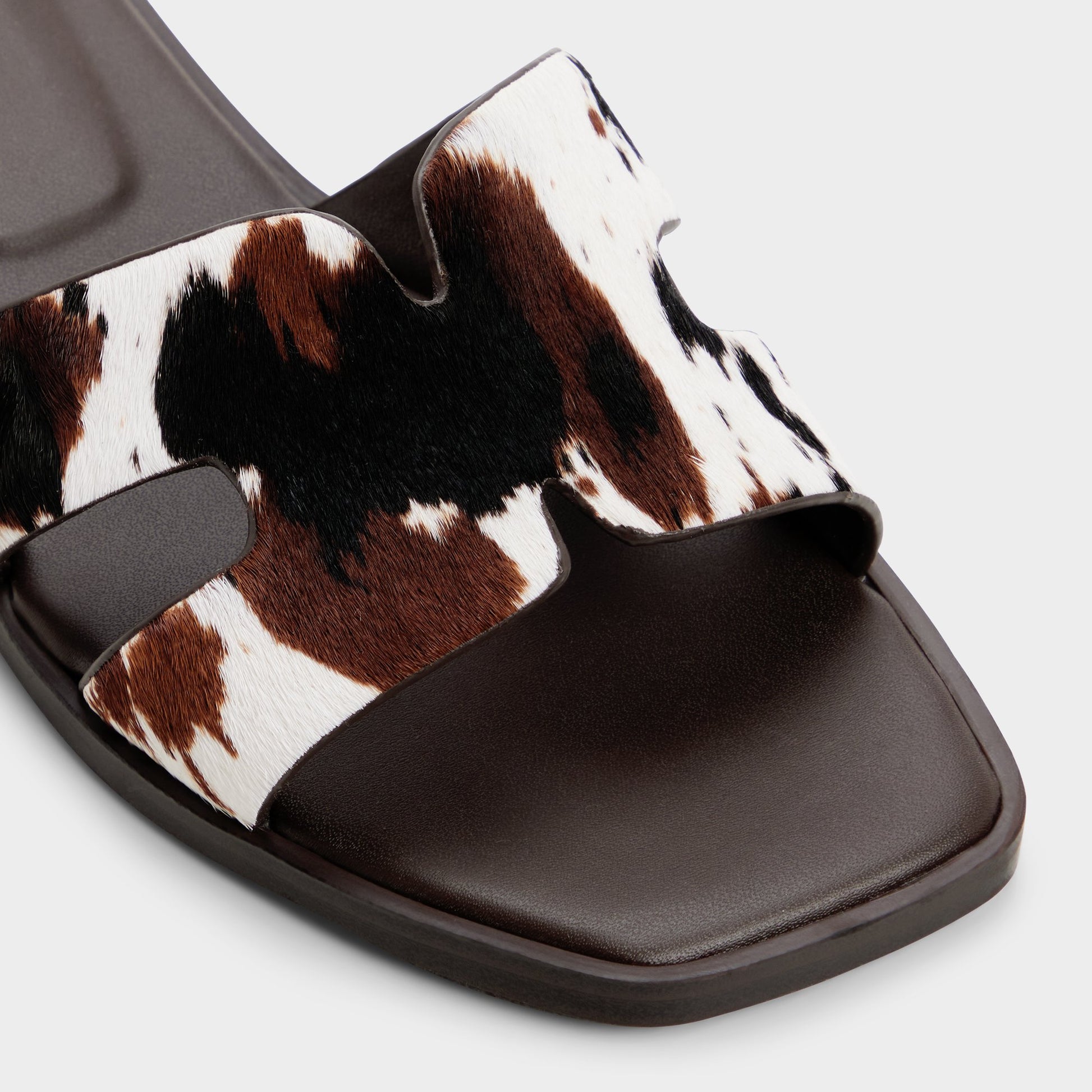 Close-up of the Open brown Itsandal Slide sandal