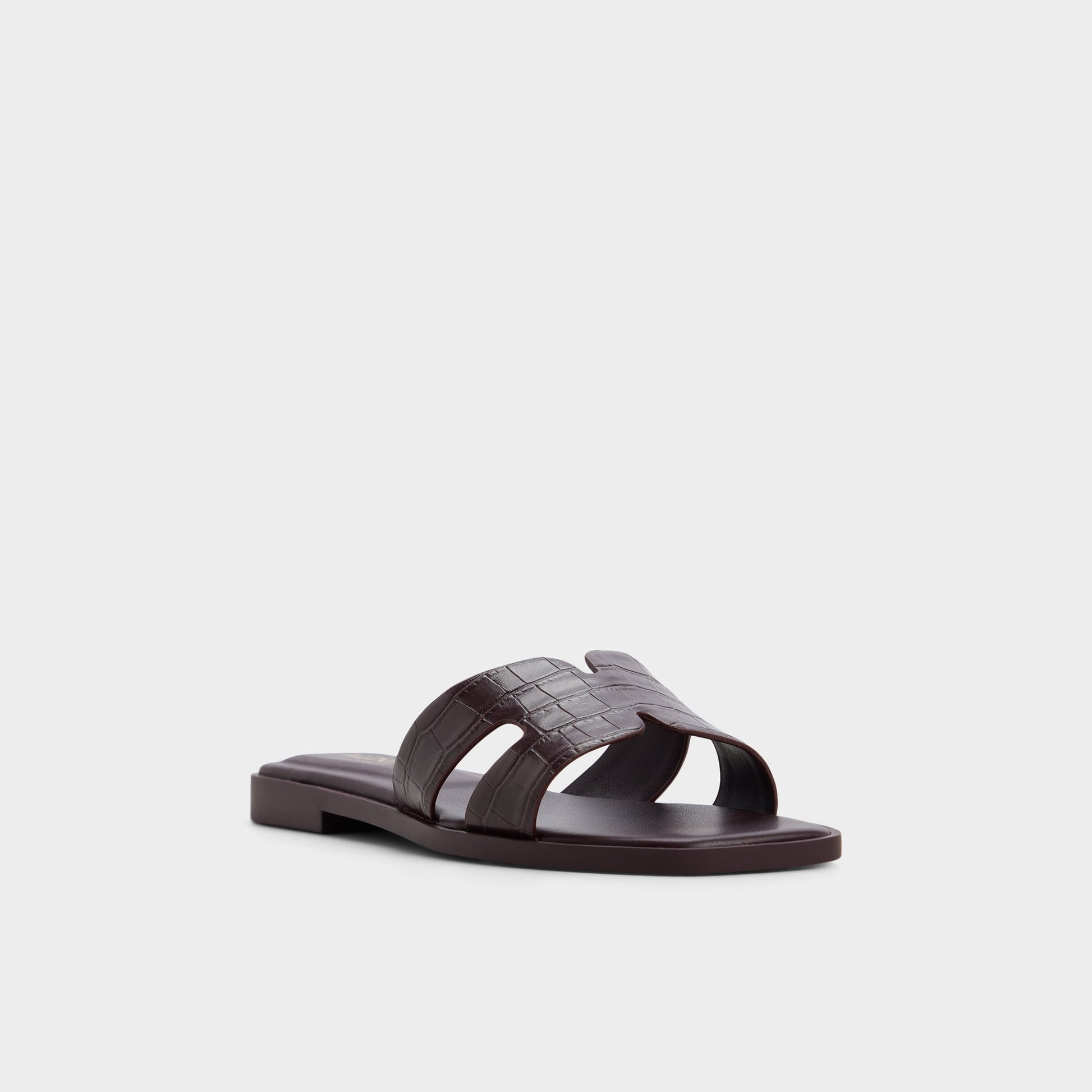 Three-quarter angle of Bordo Itsandal Slide sandal's front side