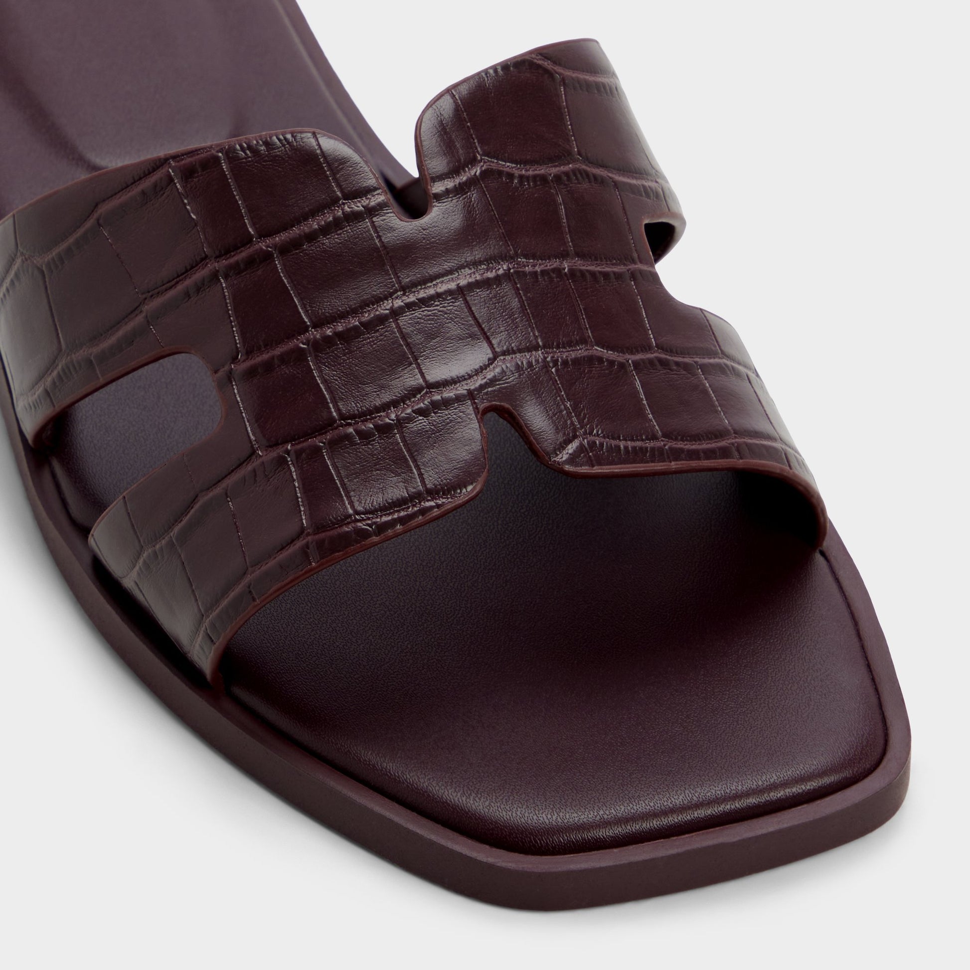 Close-up of the Bordo Itsandal Slide sandal