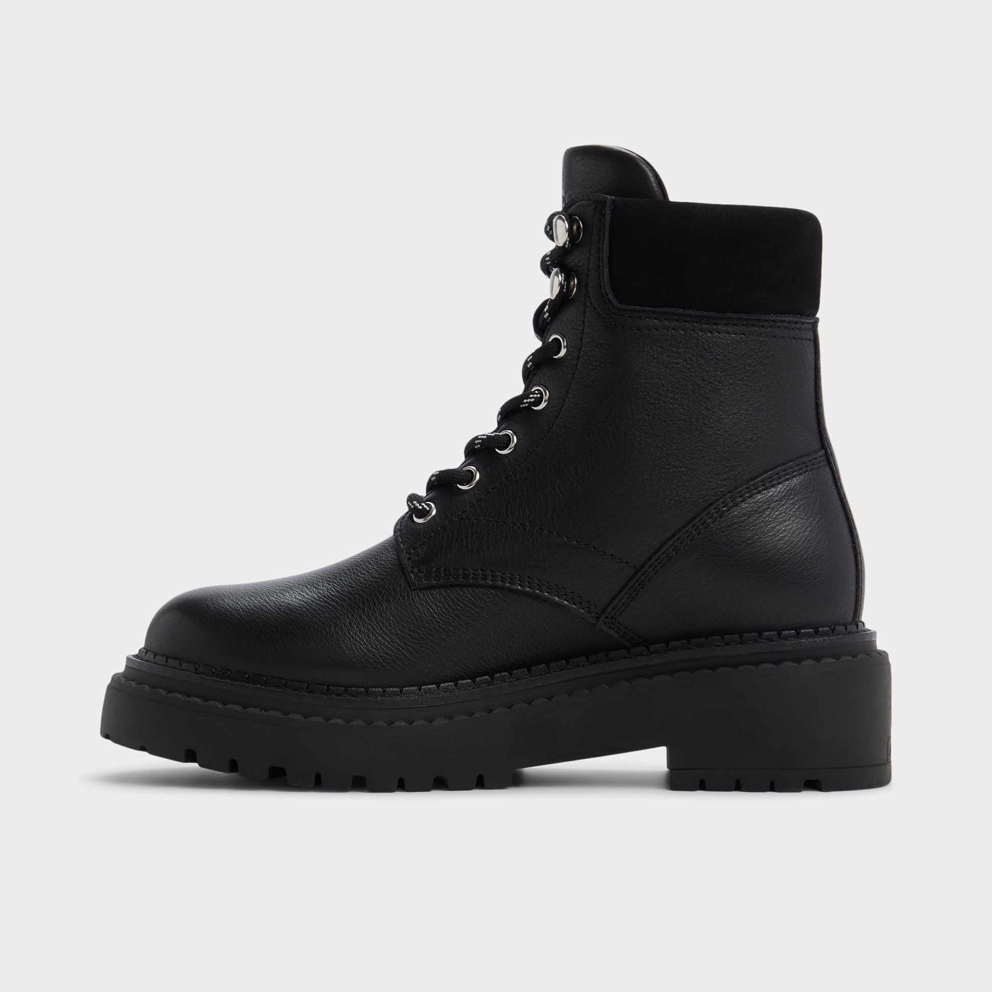 Vue latérale de Noir Lewellan Botte de randonnée