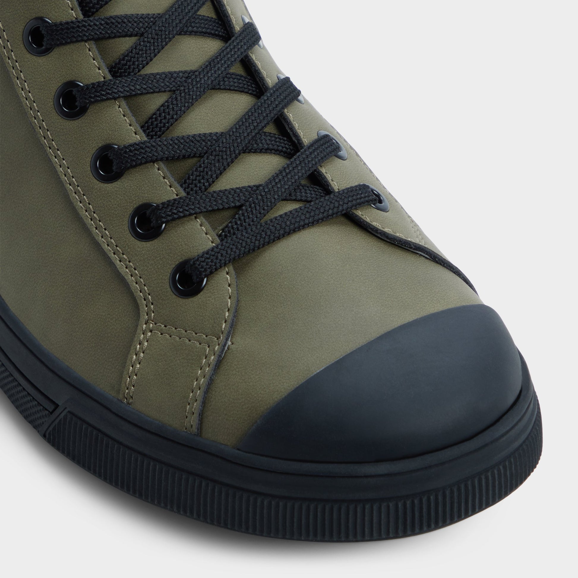 Close-up of the Olive Esttanqueiro Oxford shoe