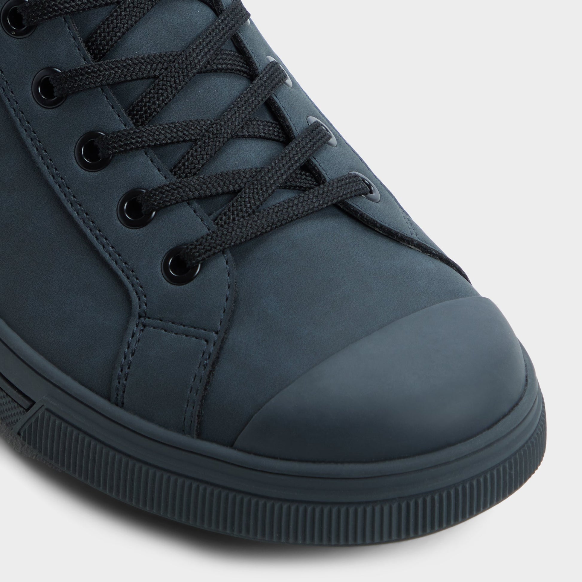 Close-up of the Dark grey Esttanqueiro Oxford shoe