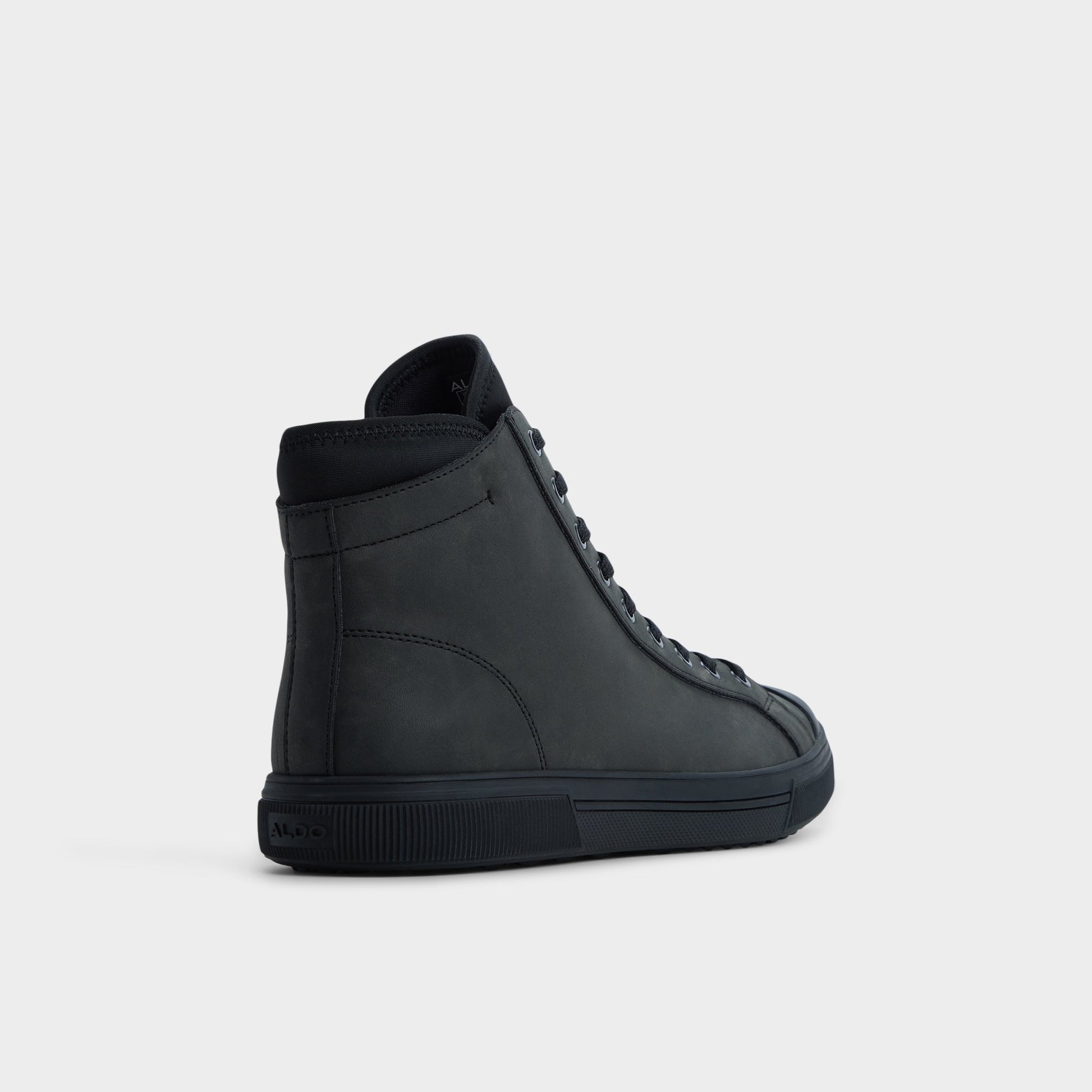 Three-quarter angle of Black Esttanqueiro Oxford shoe's back side