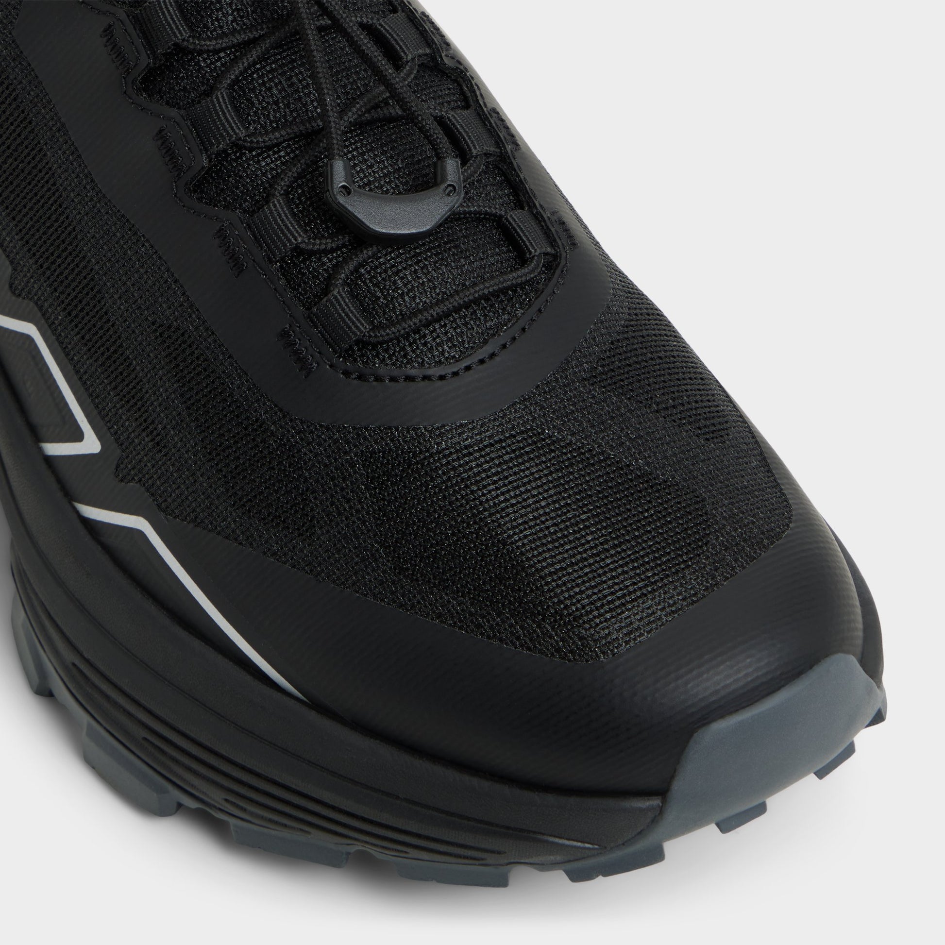 Gros plan de la Autre Noir Franki Sneaker bas