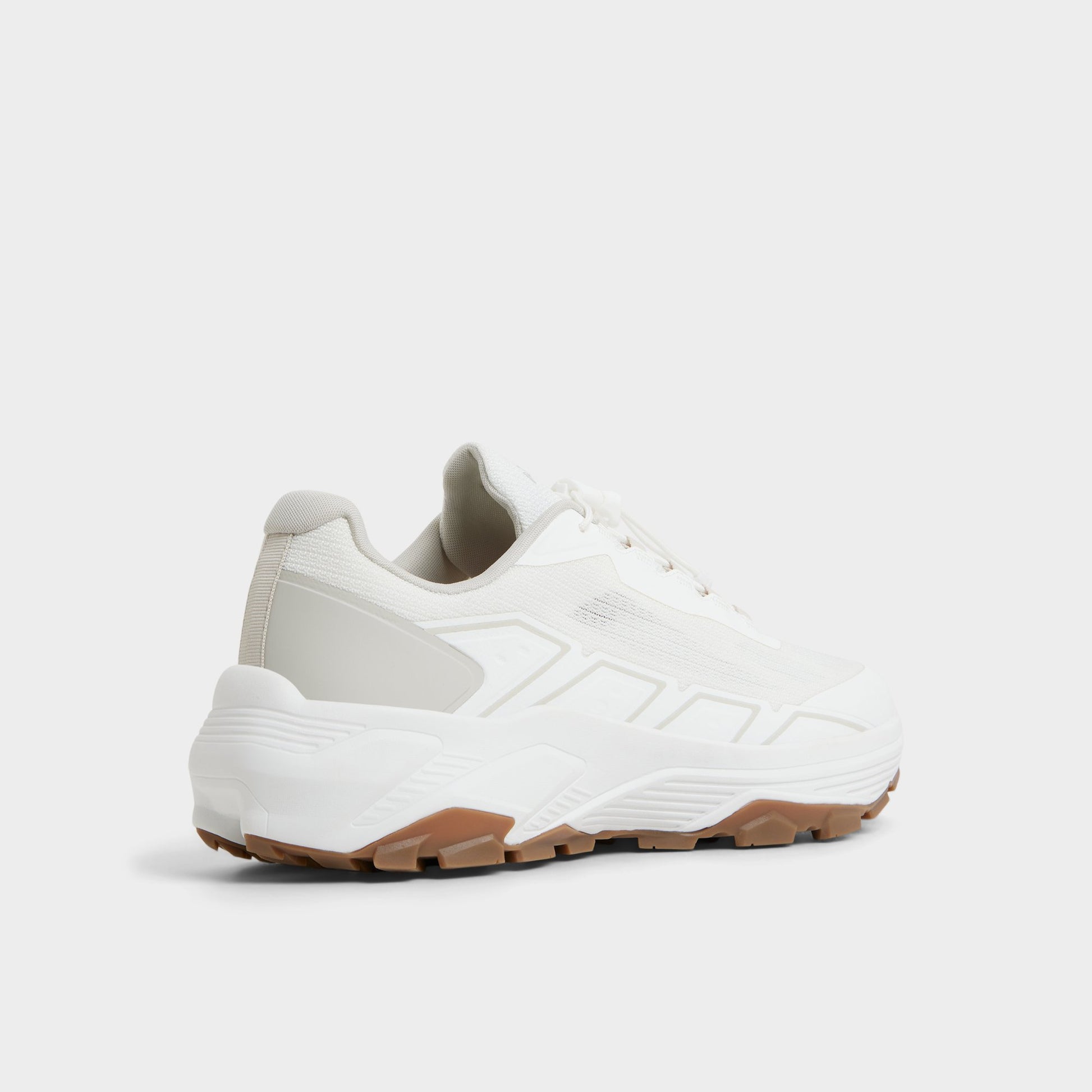 Angle de trois quarts de l'arrière de Autre Blanc Franki Sneaker bas