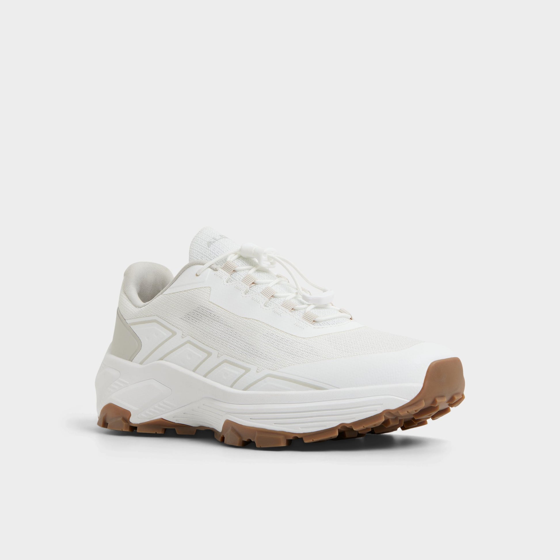 Angle de trois quarts de la face avant de Autre Blanc Franki Sneaker bas