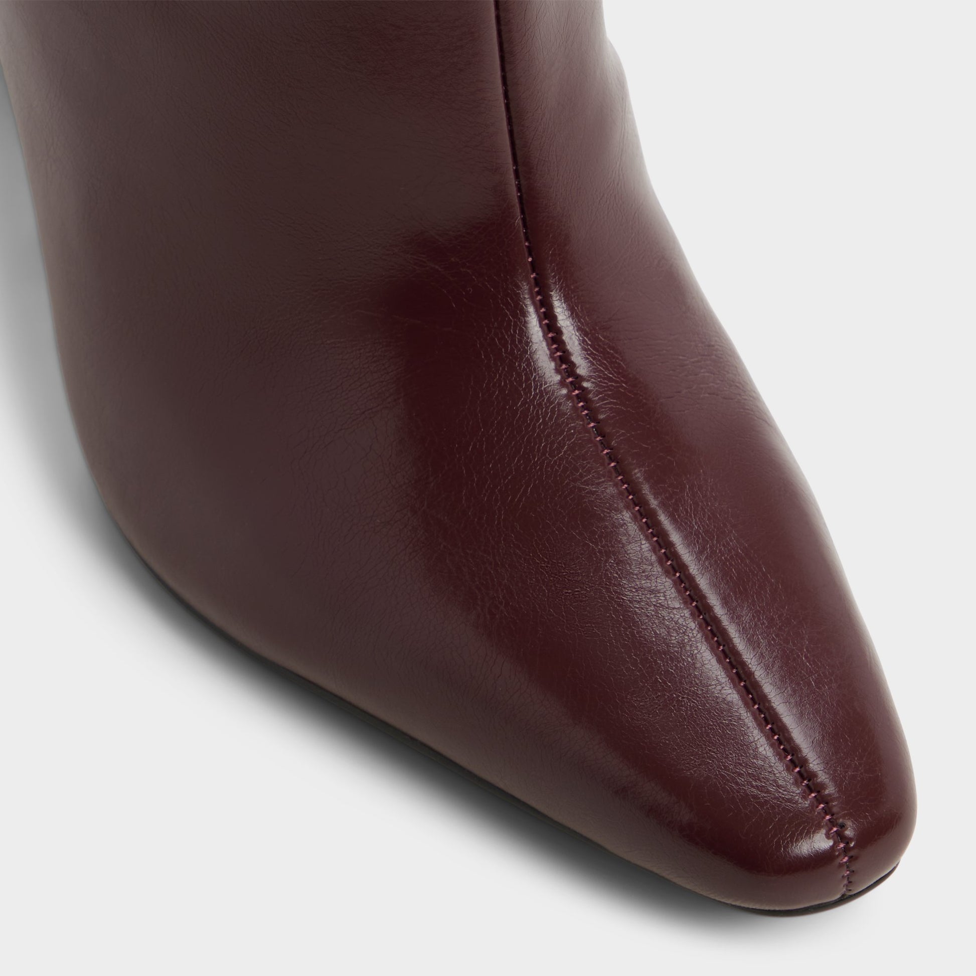 Close-up of the Burgundy Elyne-wc Knee-high boot
