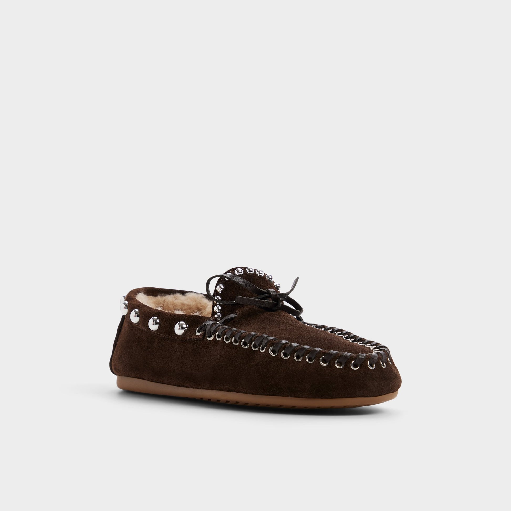 Angle de trois quarts de la face avant de Marron Foncé Patricie Boat shoe