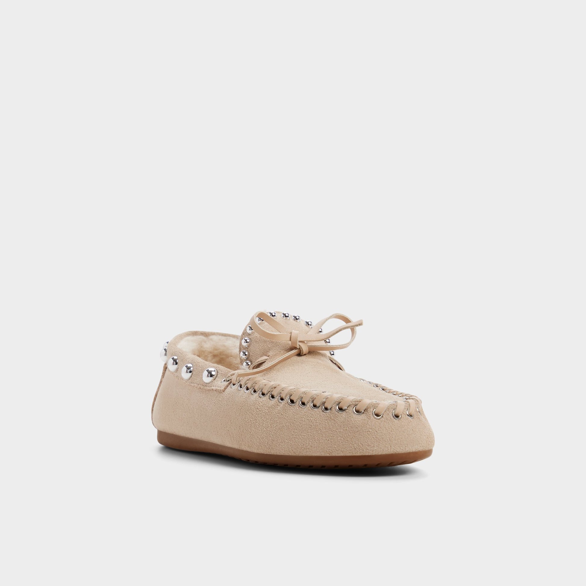 Angle de trois quarts de la face avant de Sable Patricie Boat shoe
