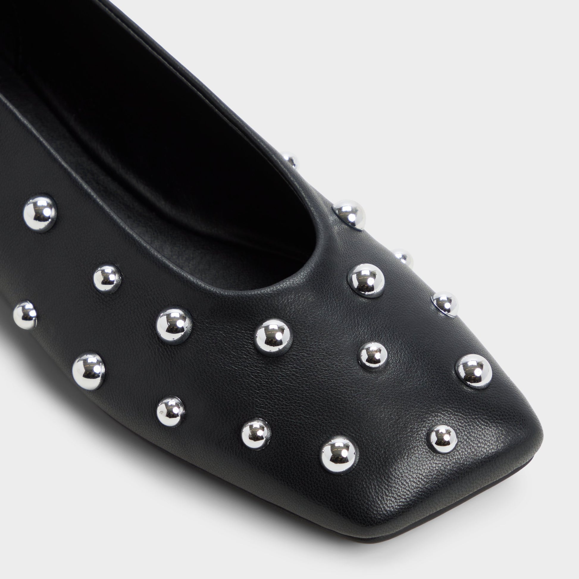 Close-up of the Black Beralalden Ballerina