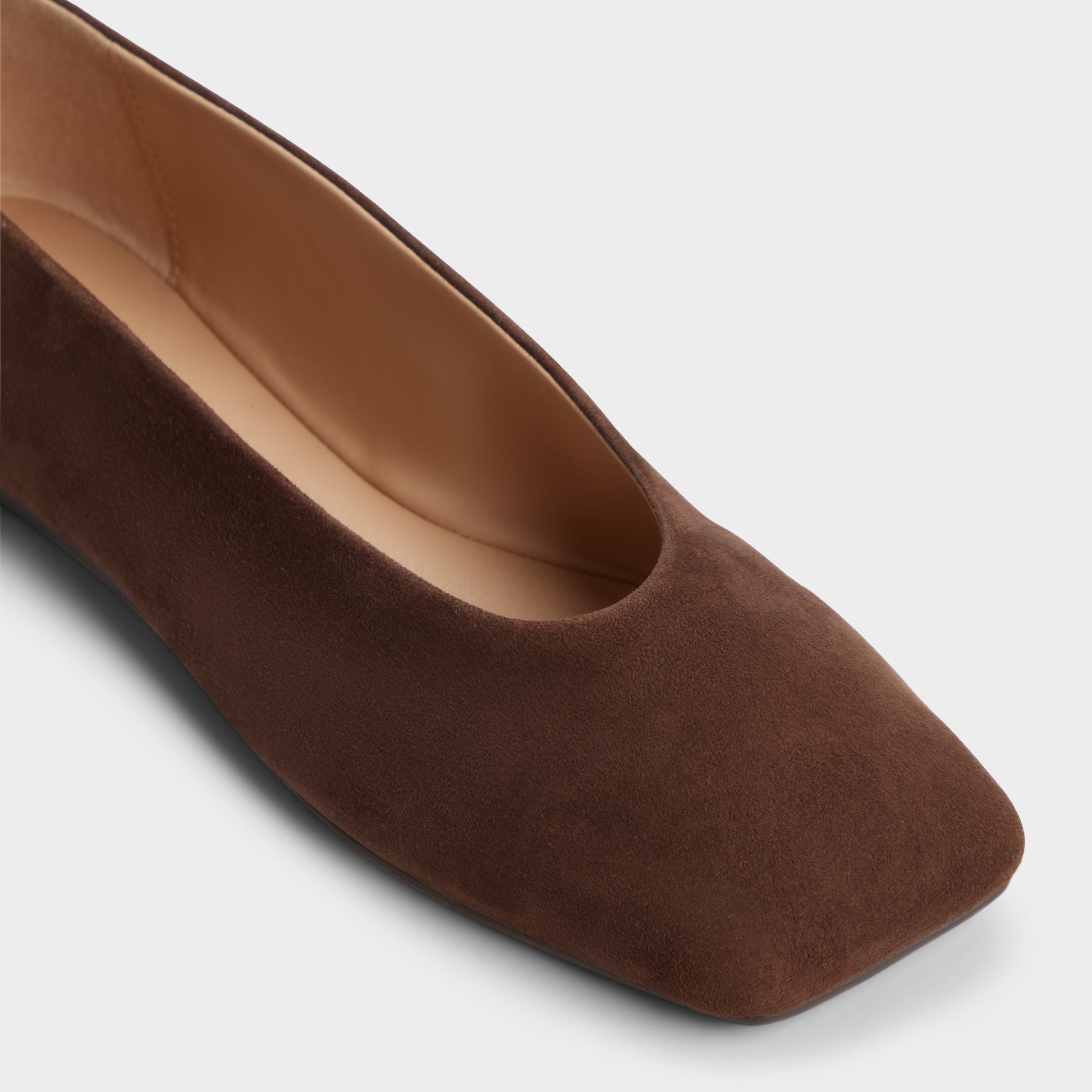 Close-up of the Dark brown Beralalden Ballerina