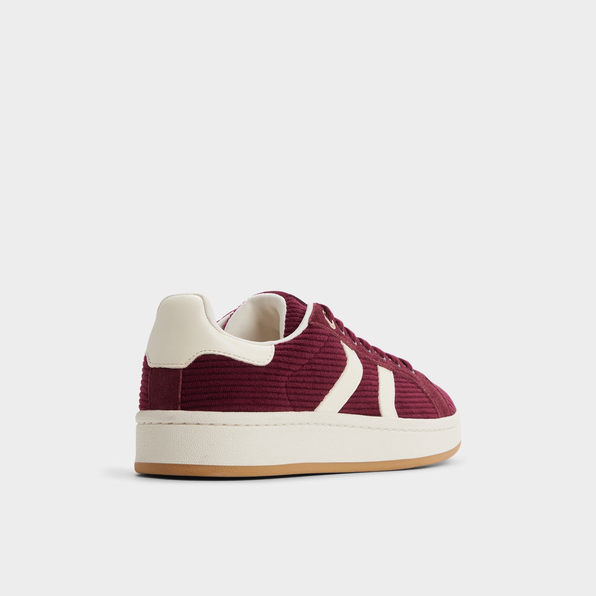 Three-quarter angle of Bordo Retrochic Low top sneaker's back side