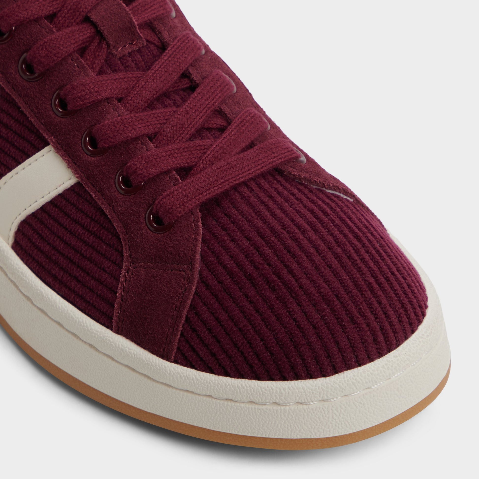 Close-up of the Bordo Retrochic Low top sneaker